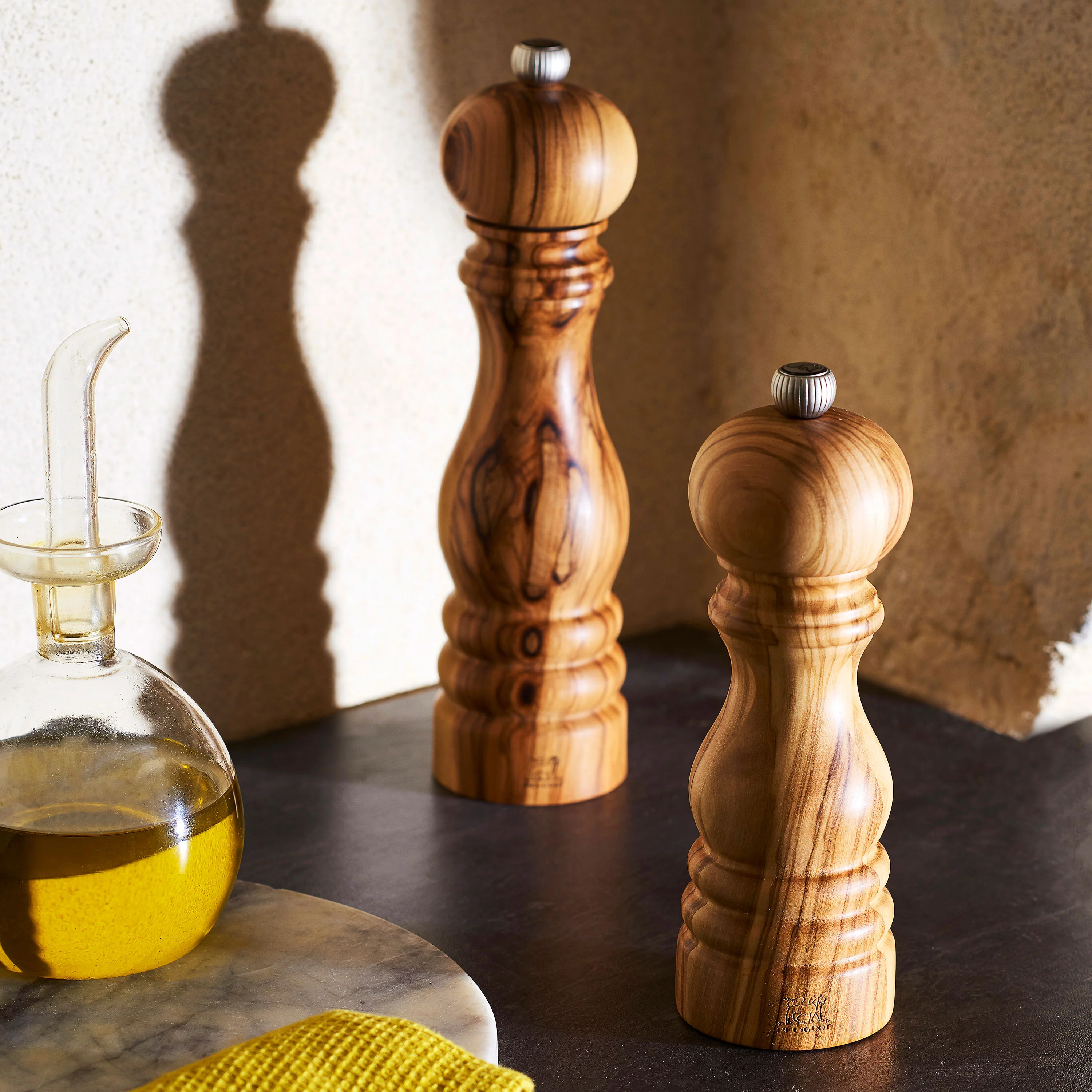 Peugeot Paris Olivewood 8.75" Salt & Pepper Mill Set - Image 4