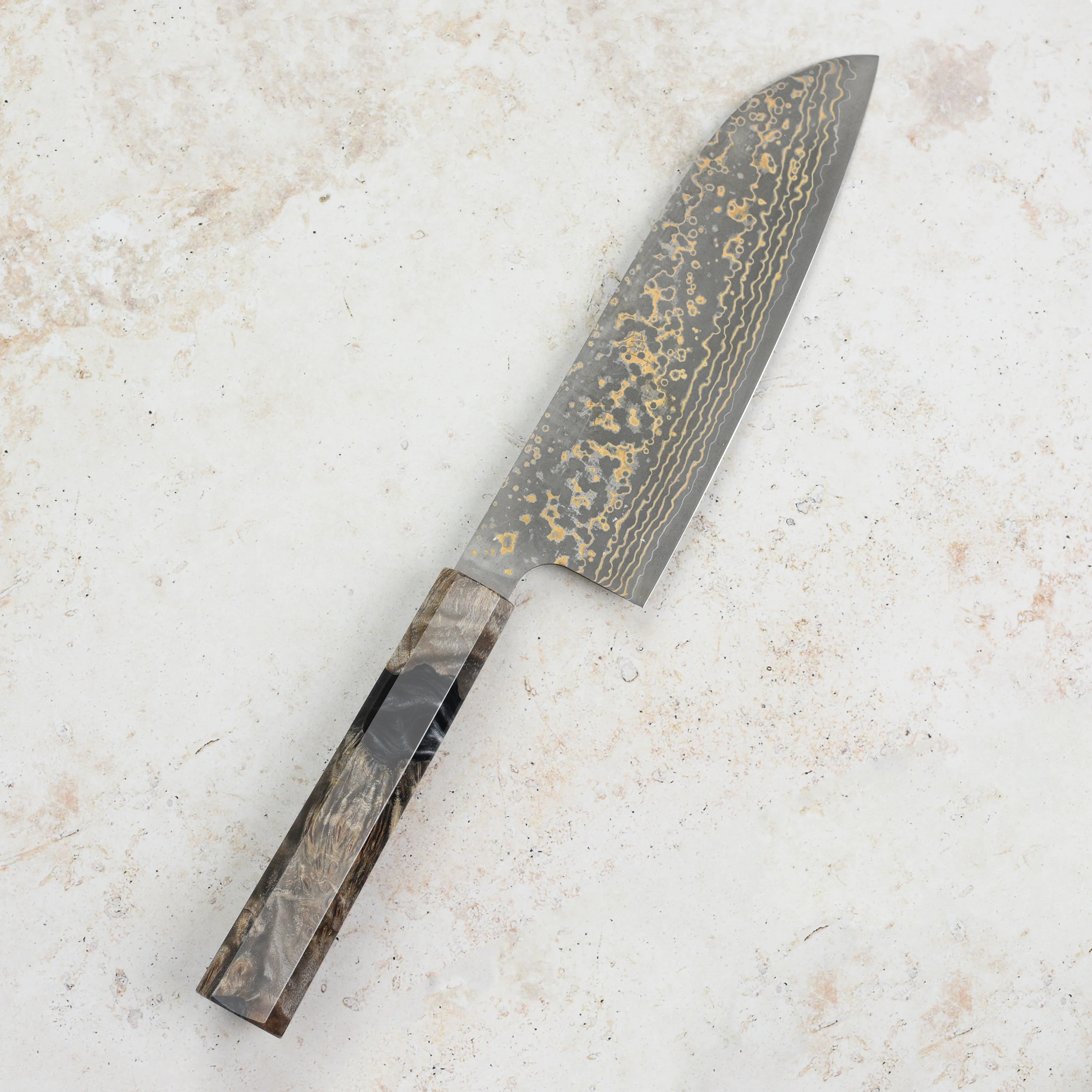 Saji Black Gold Damascus 6.5" Santoku, Stabilized Birch - Image 4