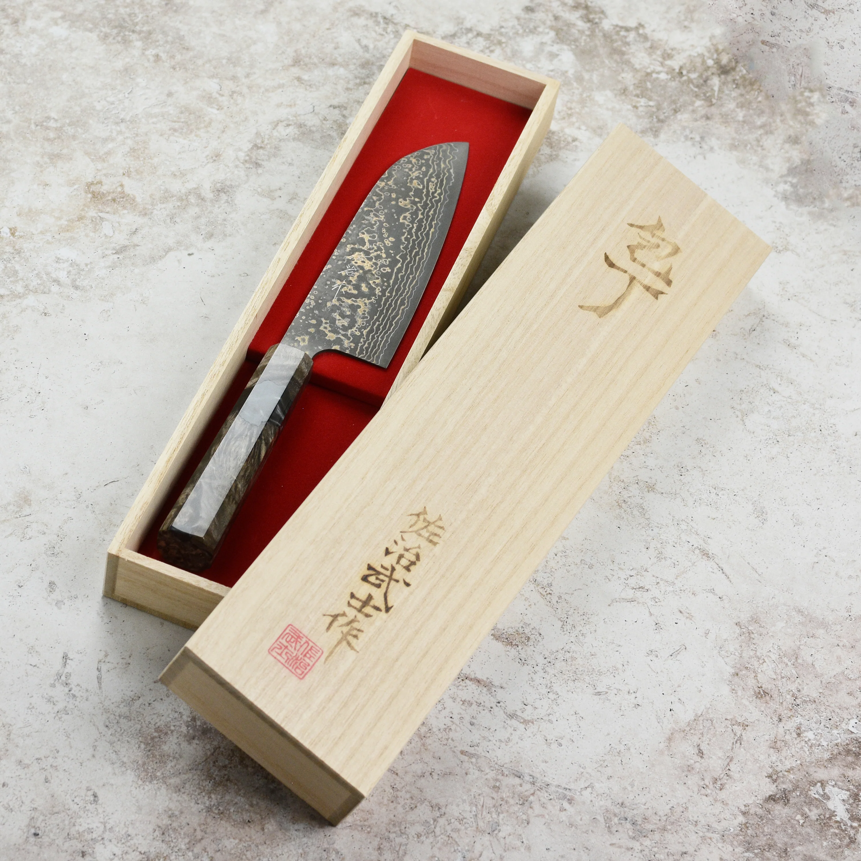 Saji Black Gold Damascus 6.5" Santoku, Stabilized Birch - Image 8