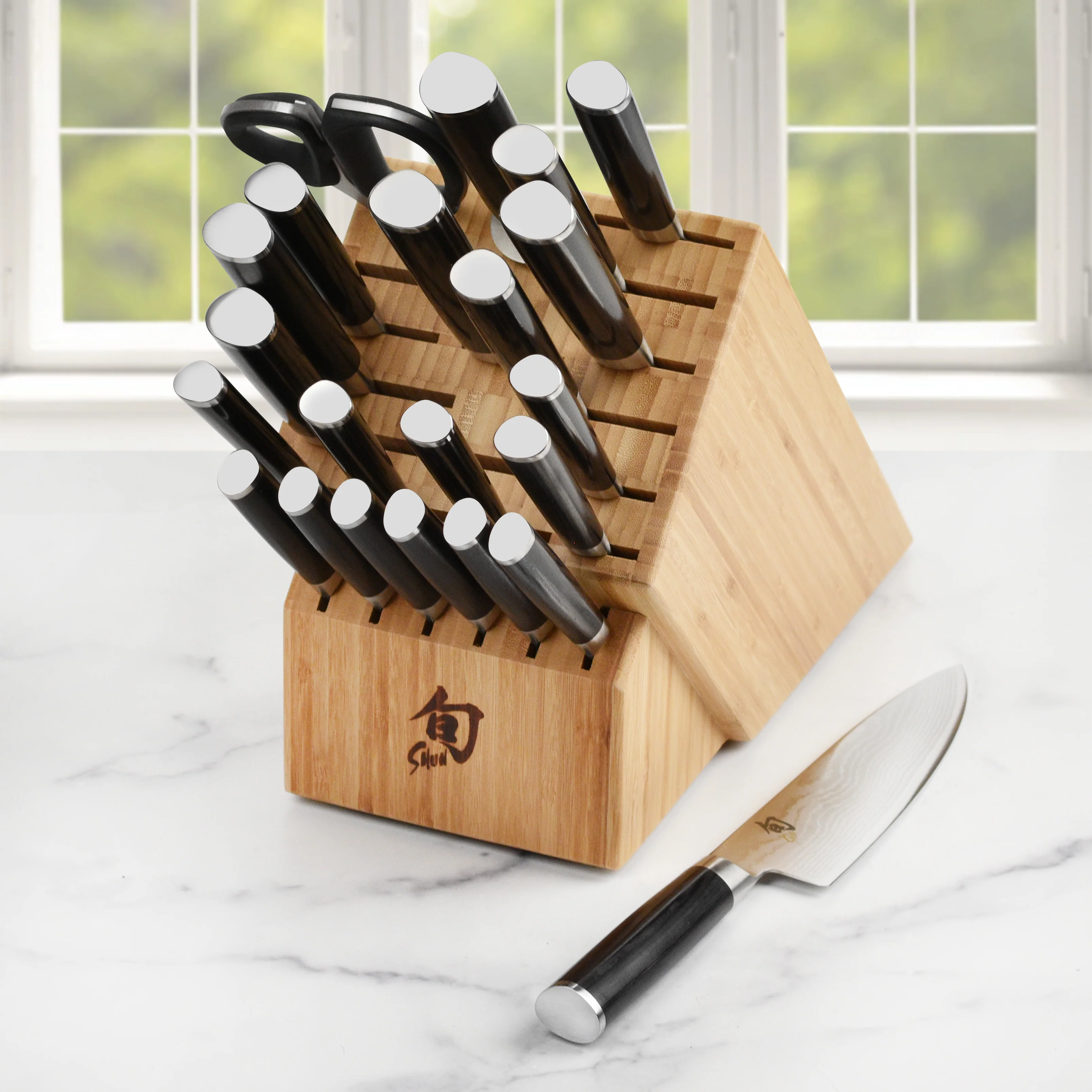 Shun Classic 23 Piece Knife Block Set - Image 2