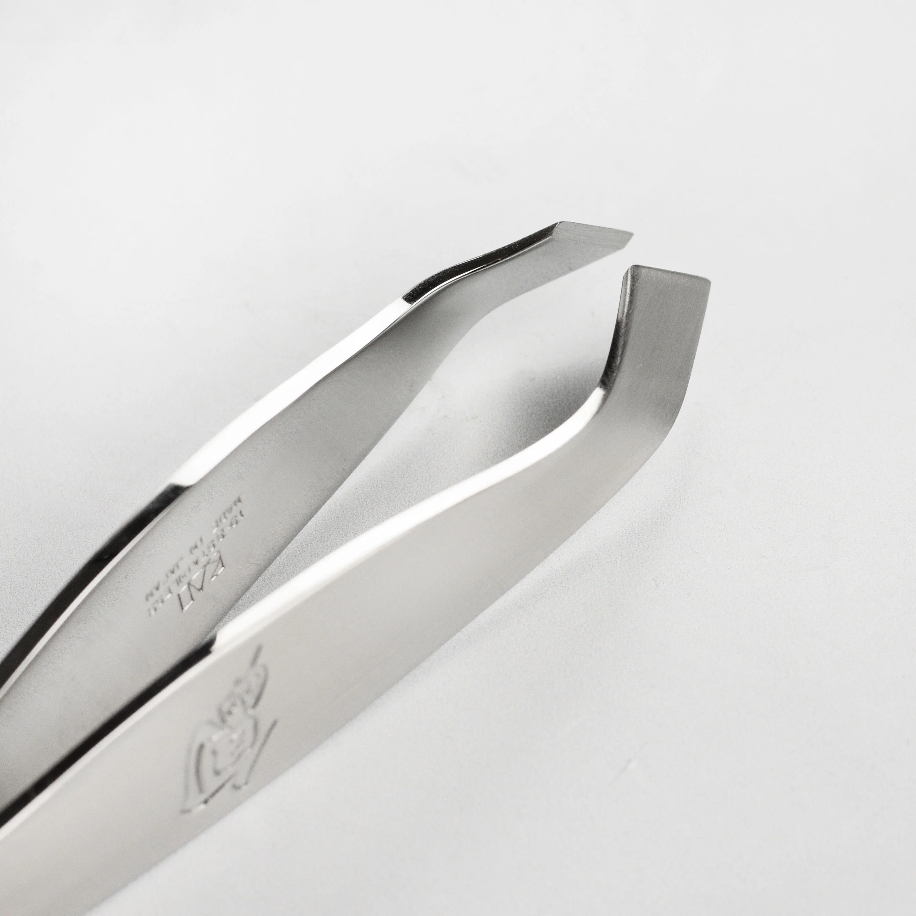 Shun 5.5" Fish Bone Tweezers - Image 3