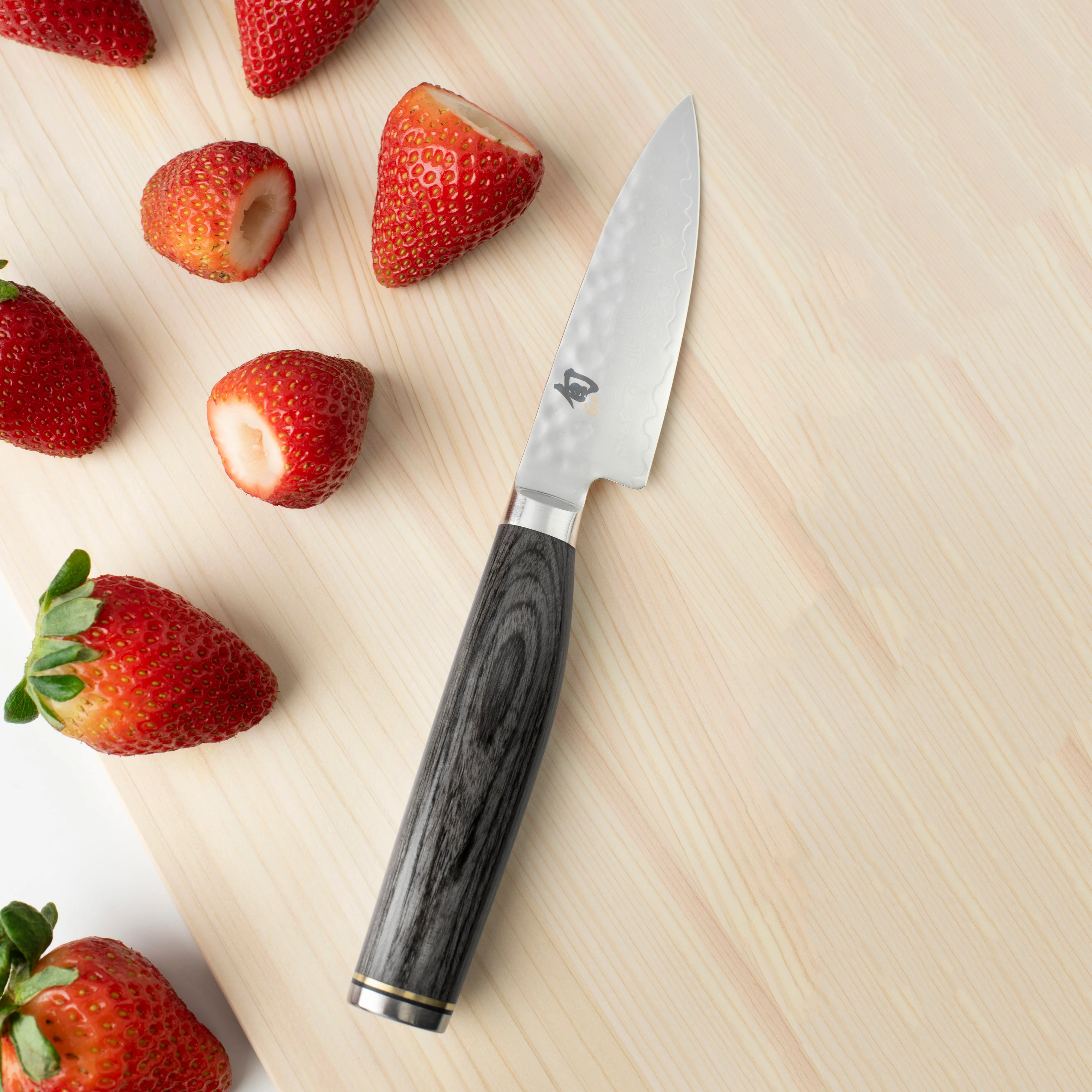 Shun 20" x 14" x 1" Hinoki Cutting Board with Juice Groove - Image 3