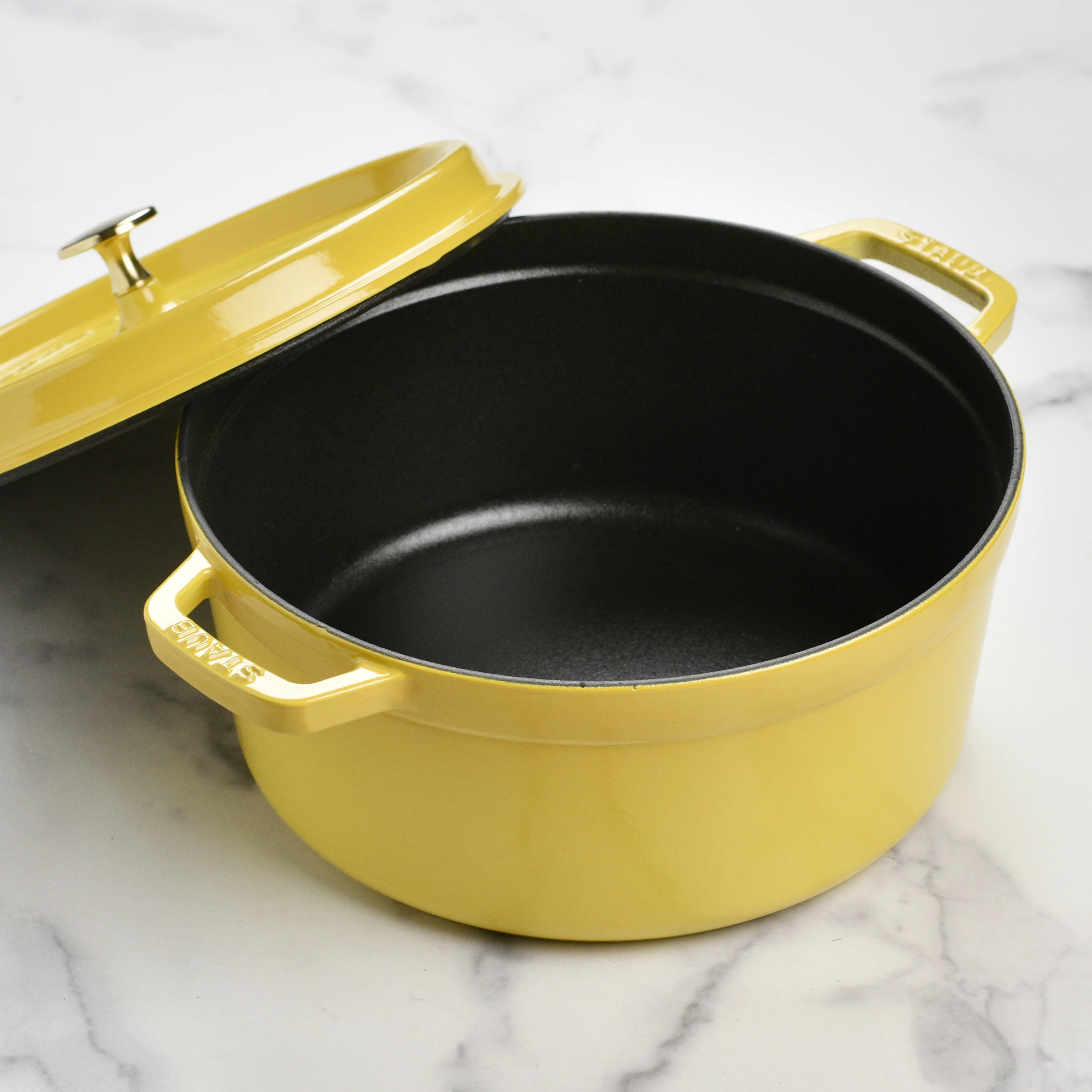 Staub 5.5-quart Citron Round Dutch Oven - Image 2