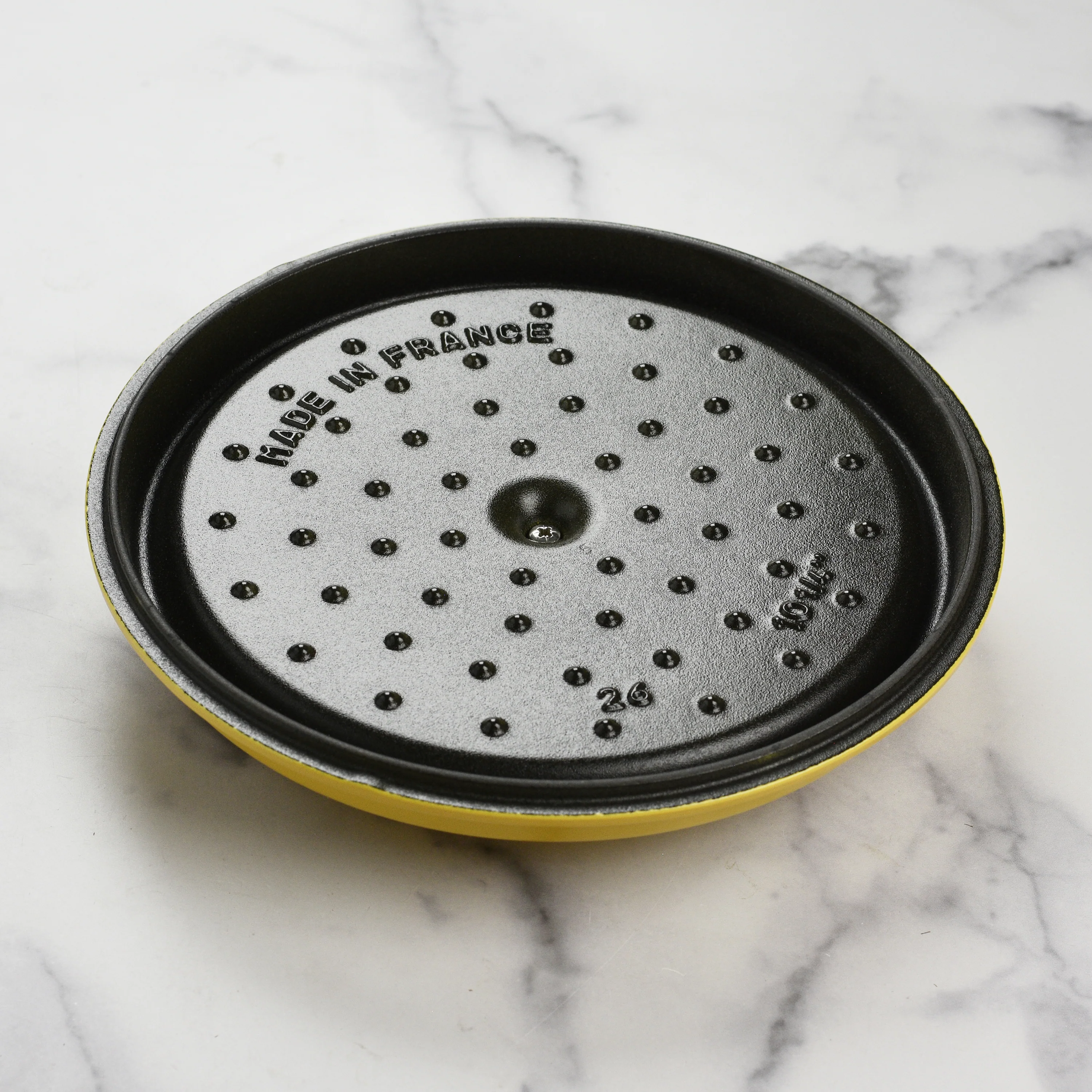 Staub 5.5-quart Citron Round Dutch Oven - Image 4