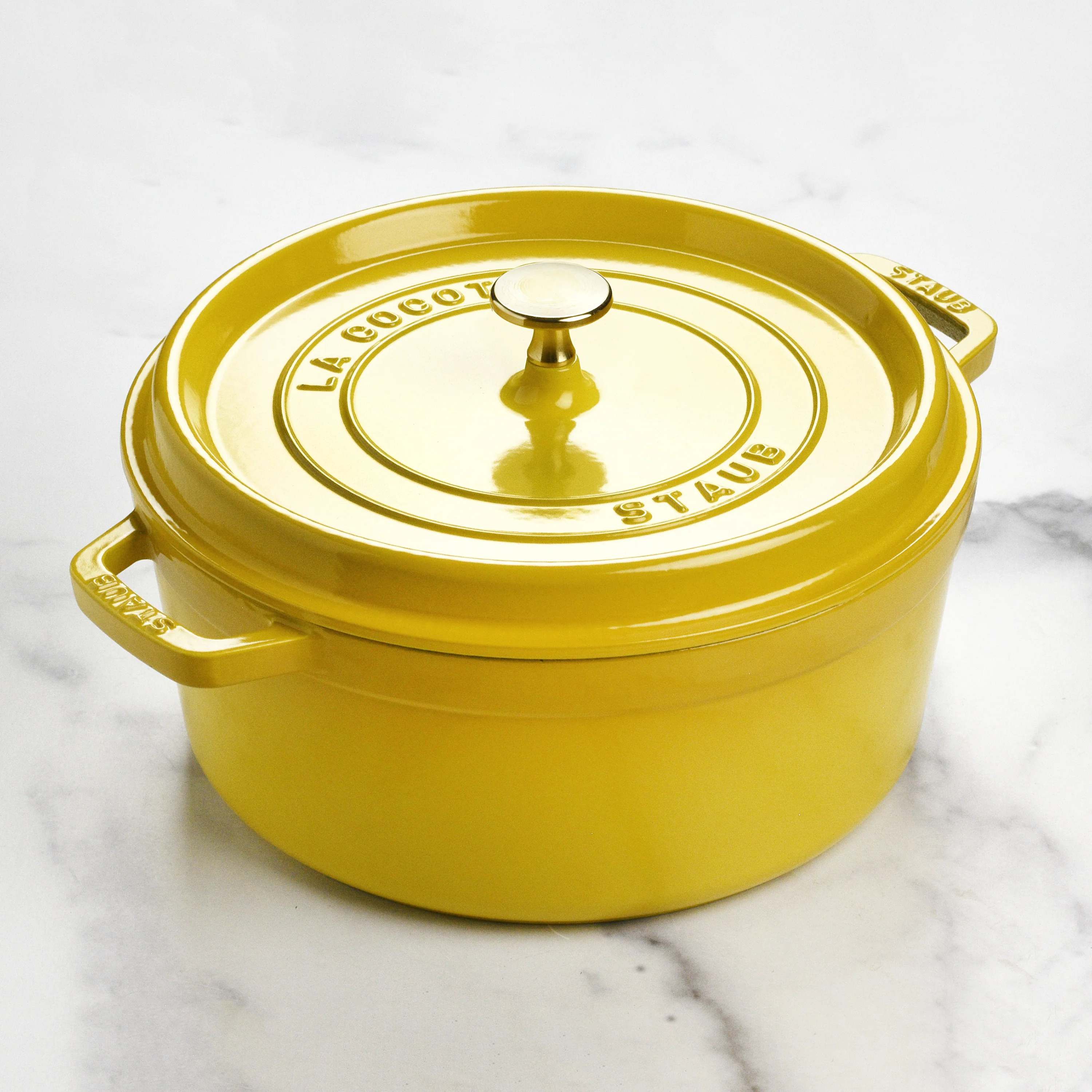 Staub 5.5-quart Citron Round Dutch Oven - Image 5