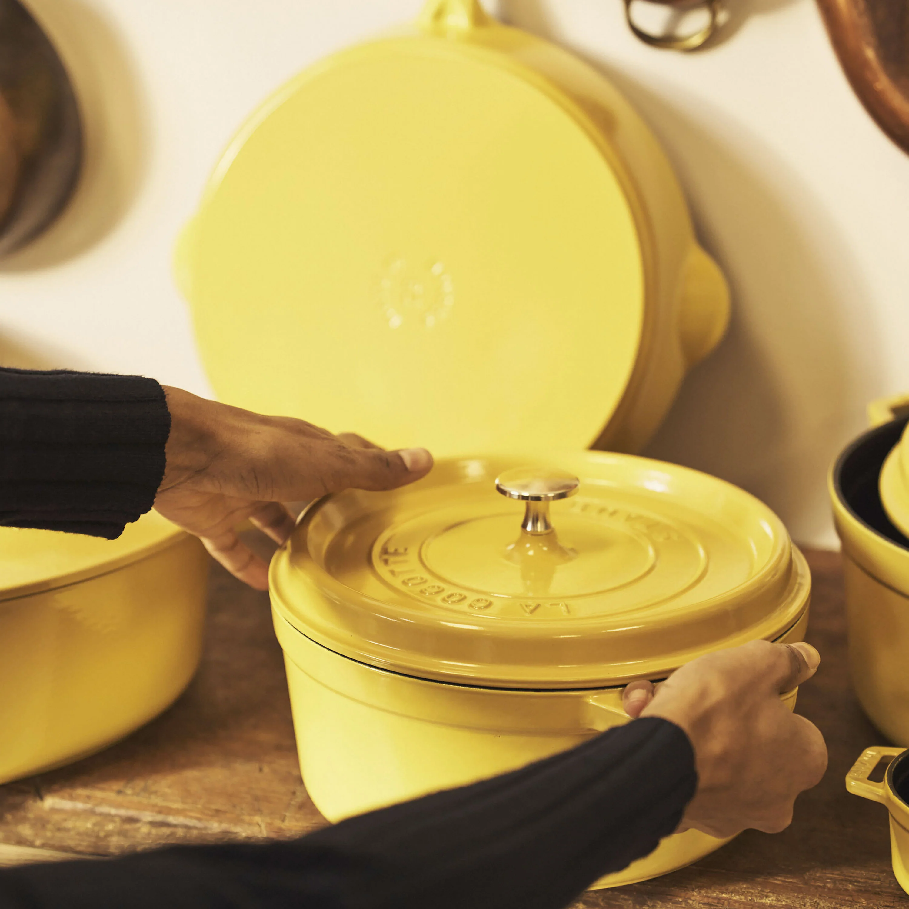 Staub 7-quart Citron Round Dutch Oven - Image 2