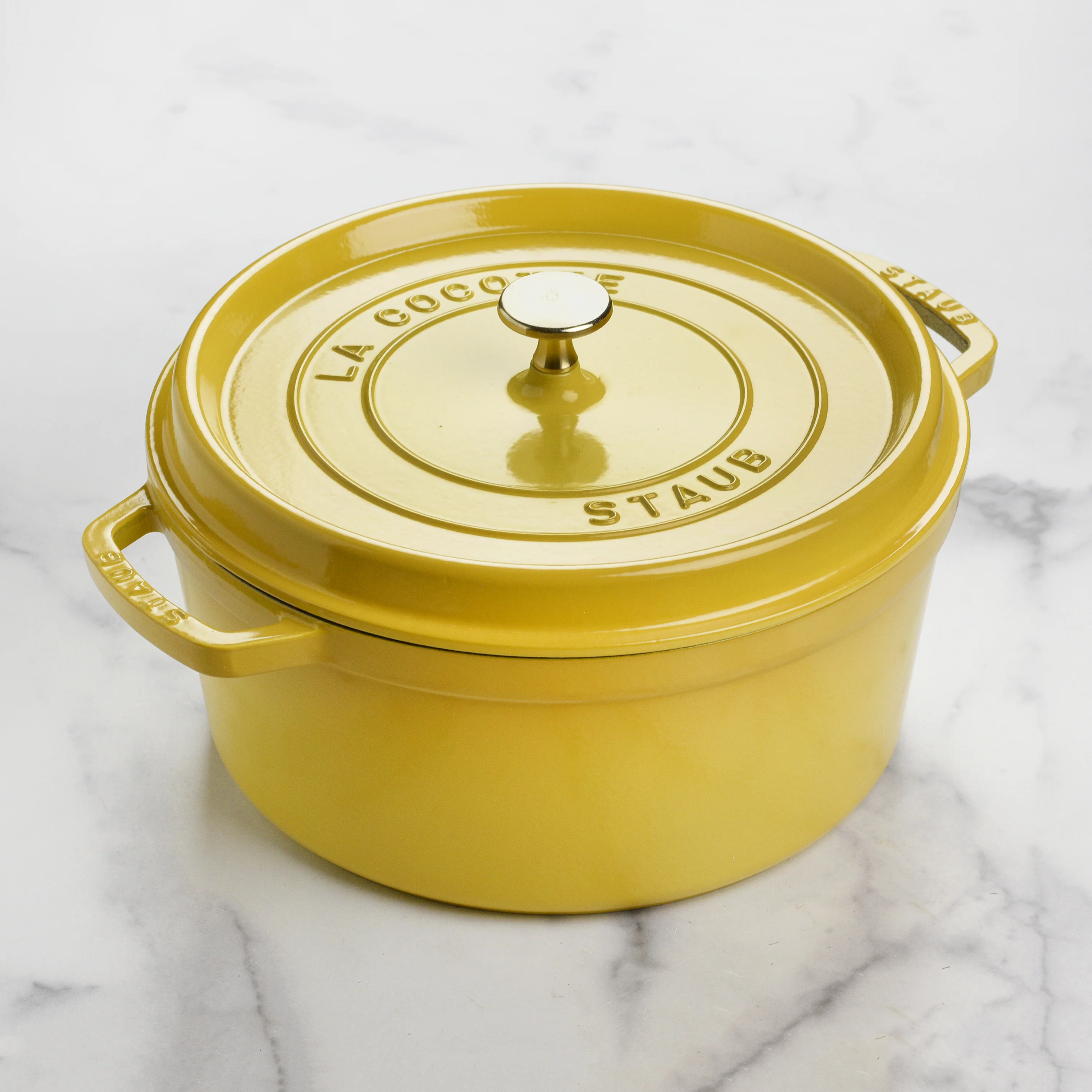 Staub 7-quart Citron Round Dutch Oven - Image 3