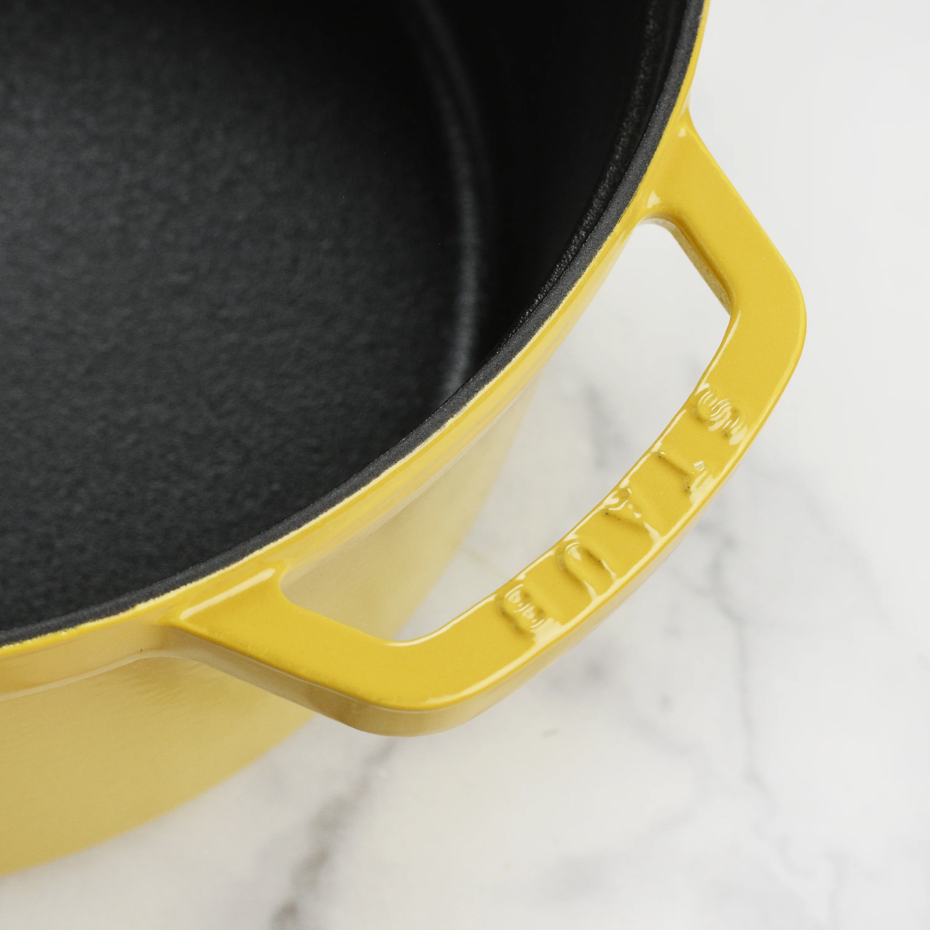 Staub 7-quart Citron Round Dutch Oven - Image 6