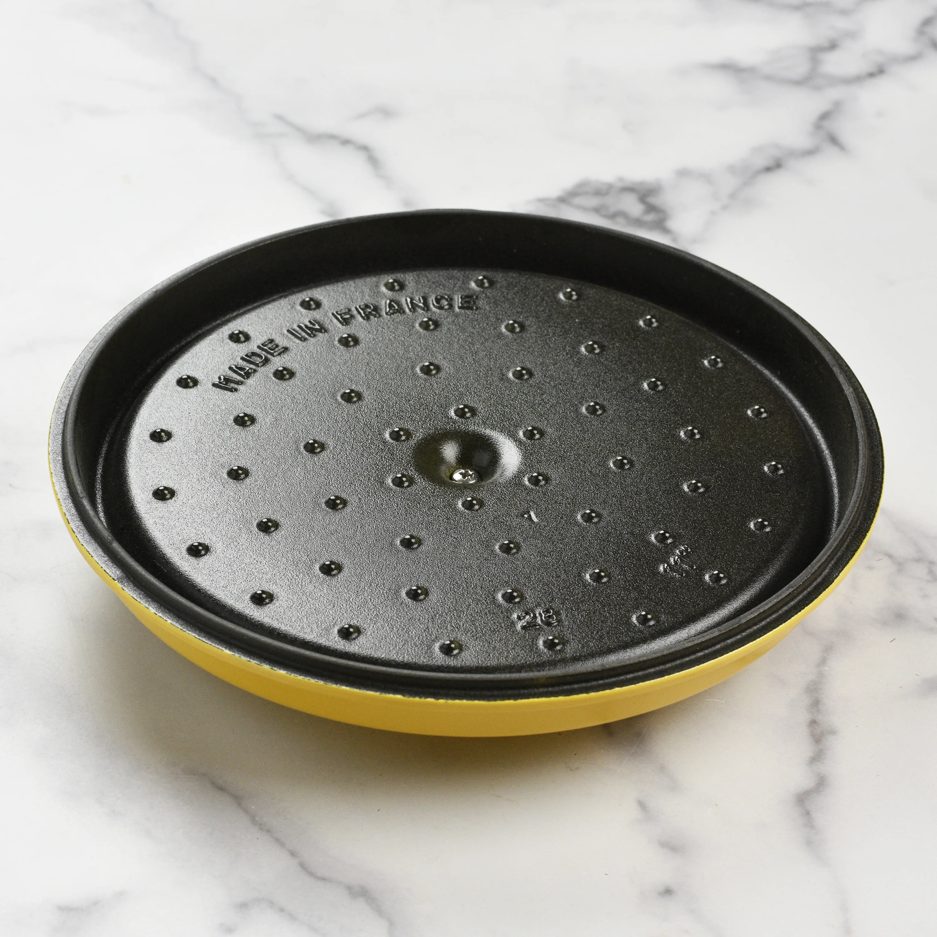 Staub 7-quart Citron Round Dutch Oven - Image 7