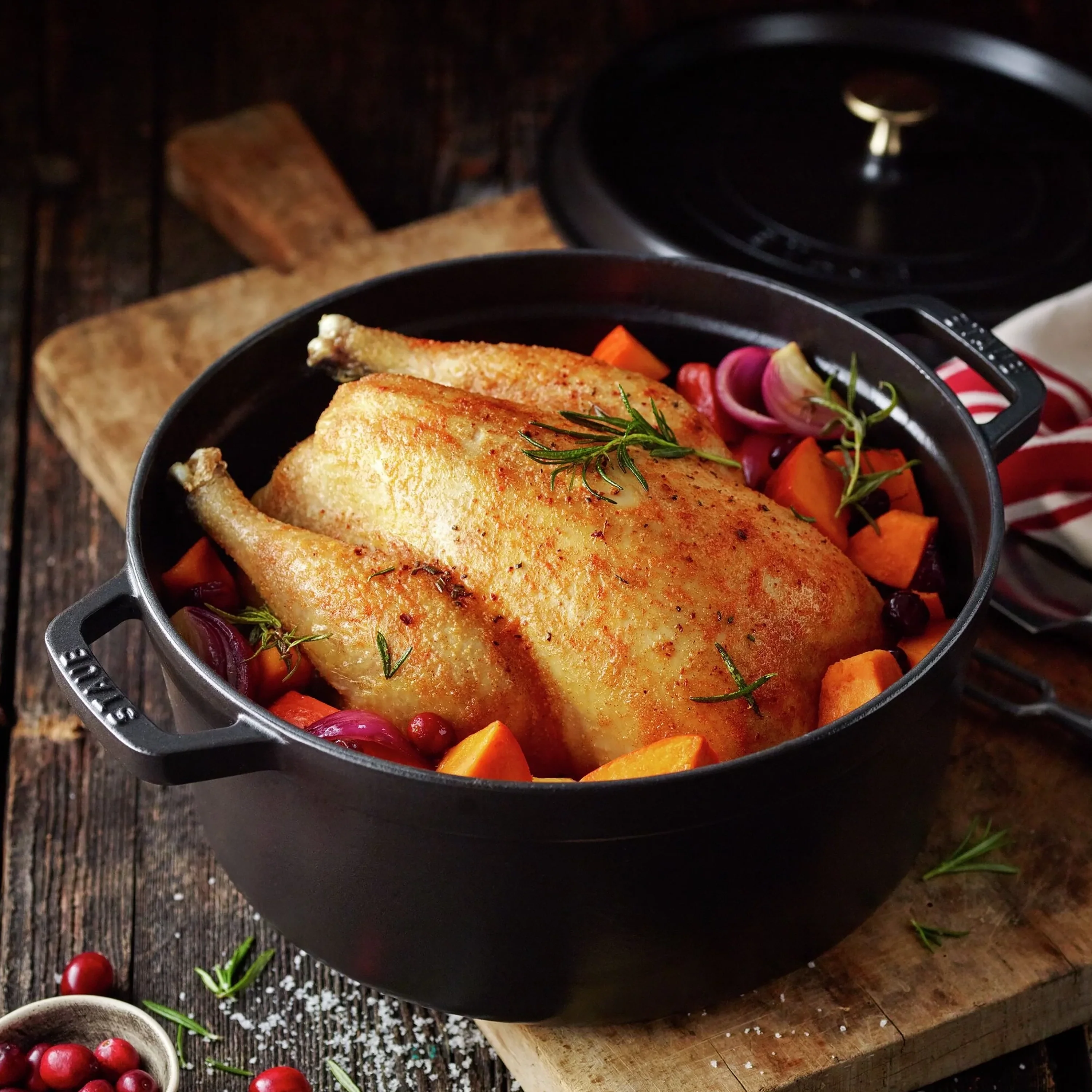 Staub 4-quart Matte Black Round Dutch Oven - Image 4