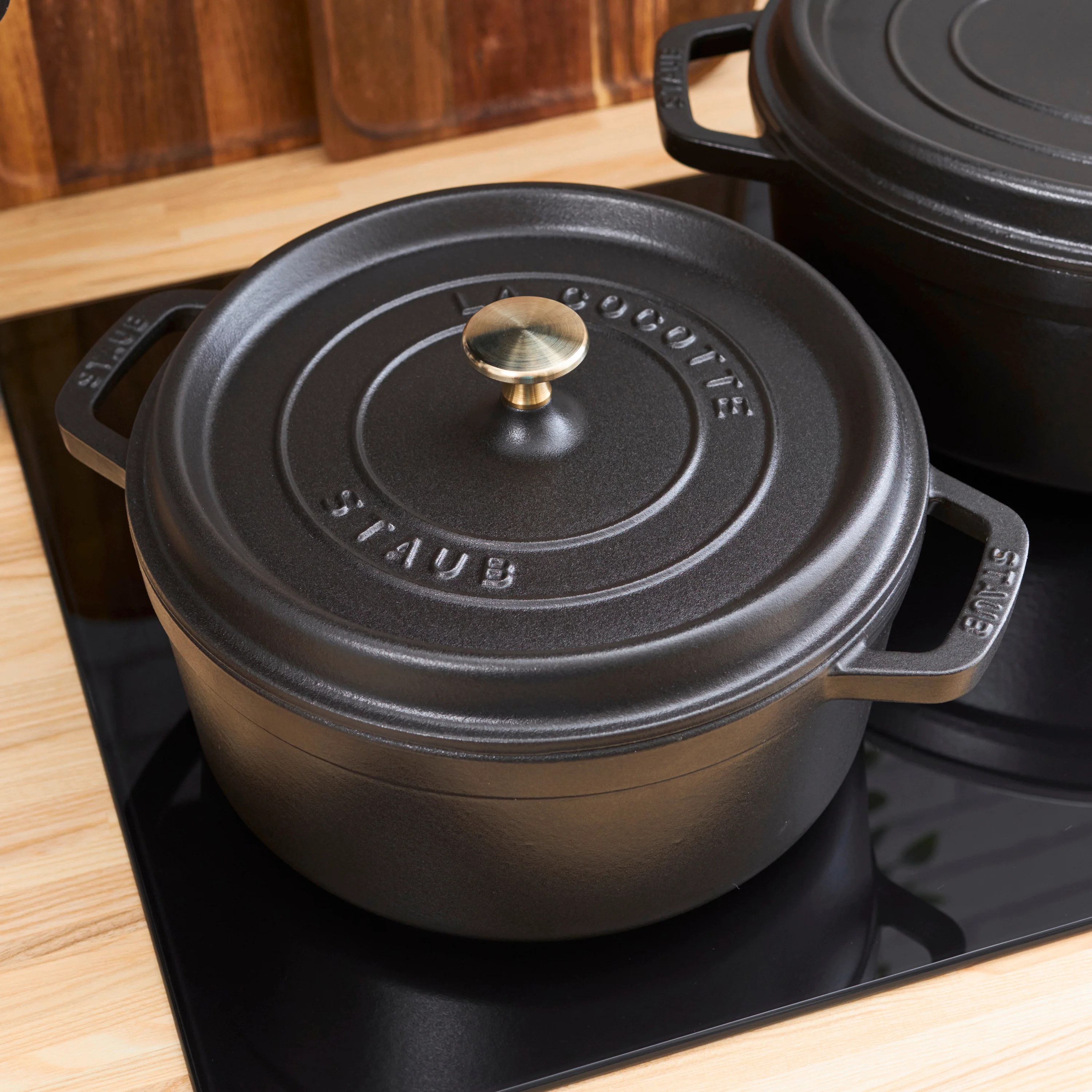 Staub 4-quart Matte Black Round Dutch Oven - Image 5