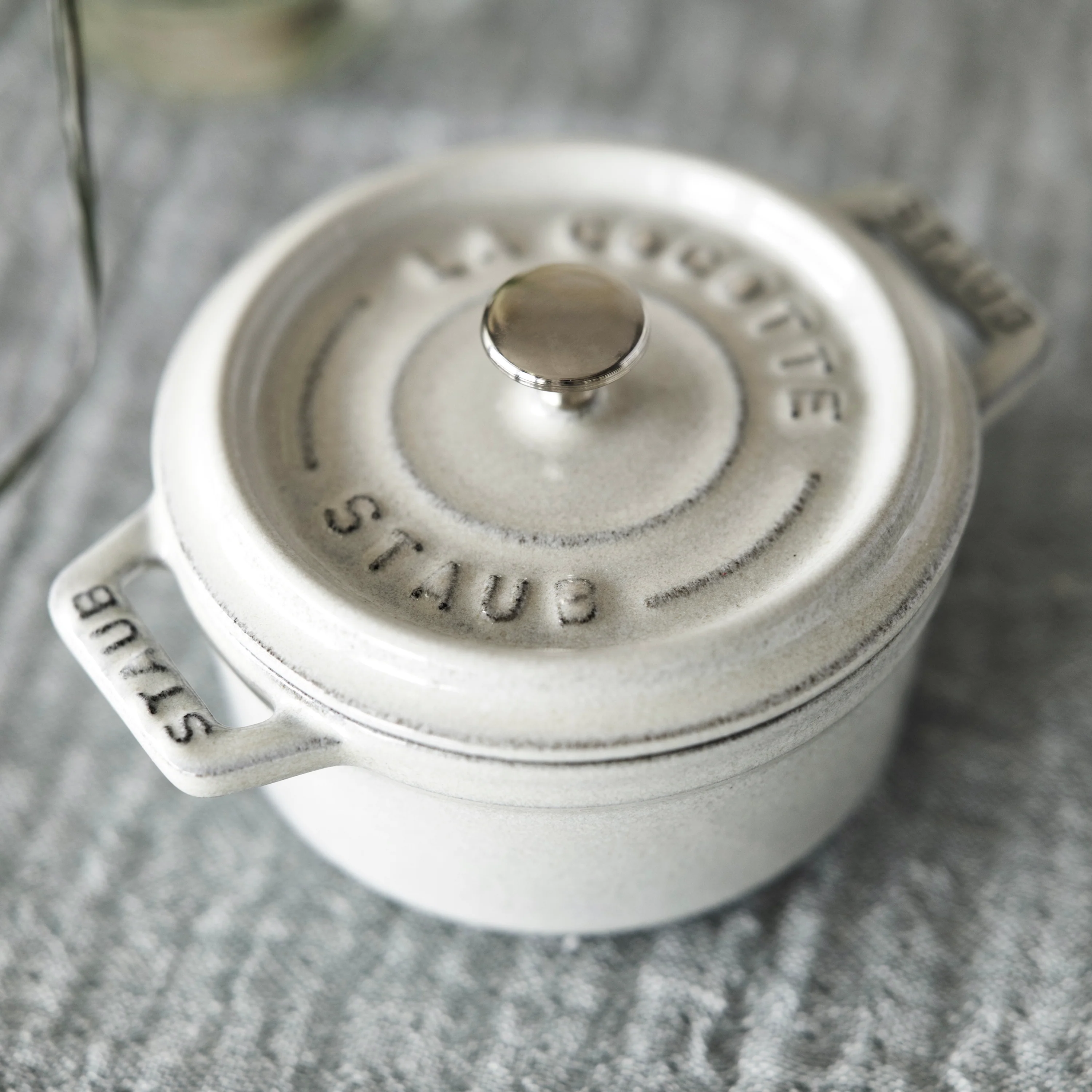 Staub 0.25-quart White Truffle Mini Round Dutch Oven - Image 5