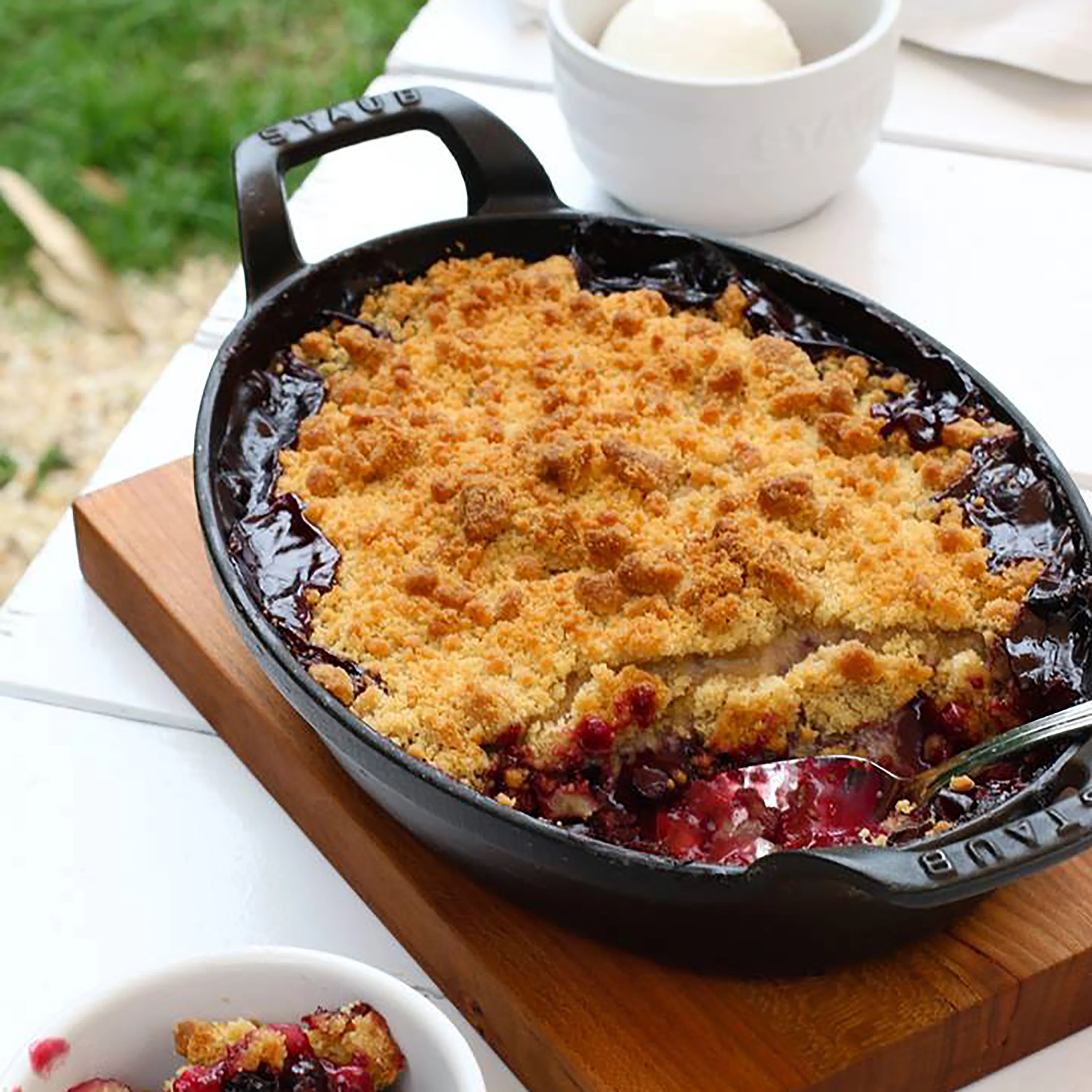 Staub Cast Iron 12.5" x 9" Matte Black Oval Au Gratin - Image 4