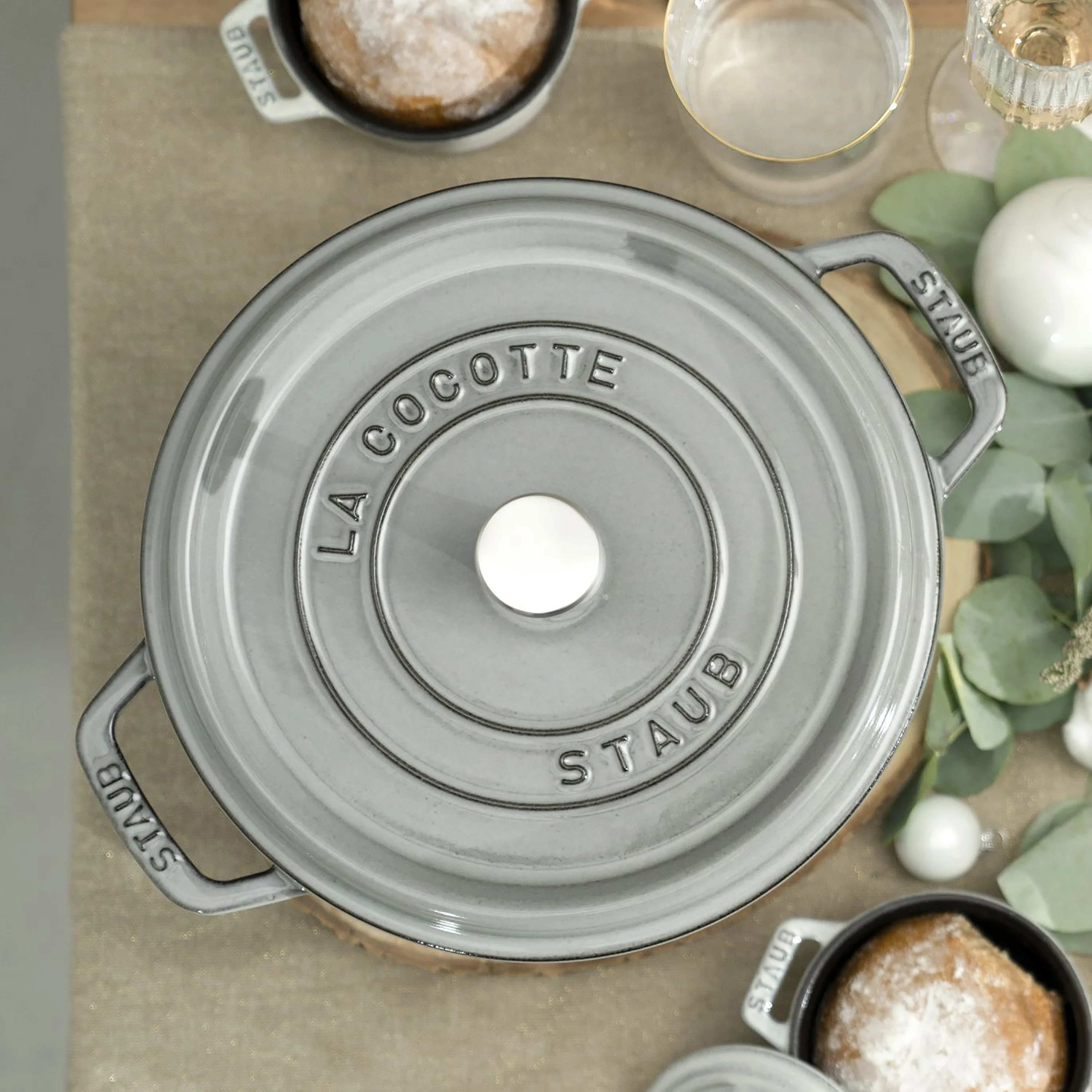 Staub 5.5-quart Graphite Gray Round Dutch Oven - Image 2
