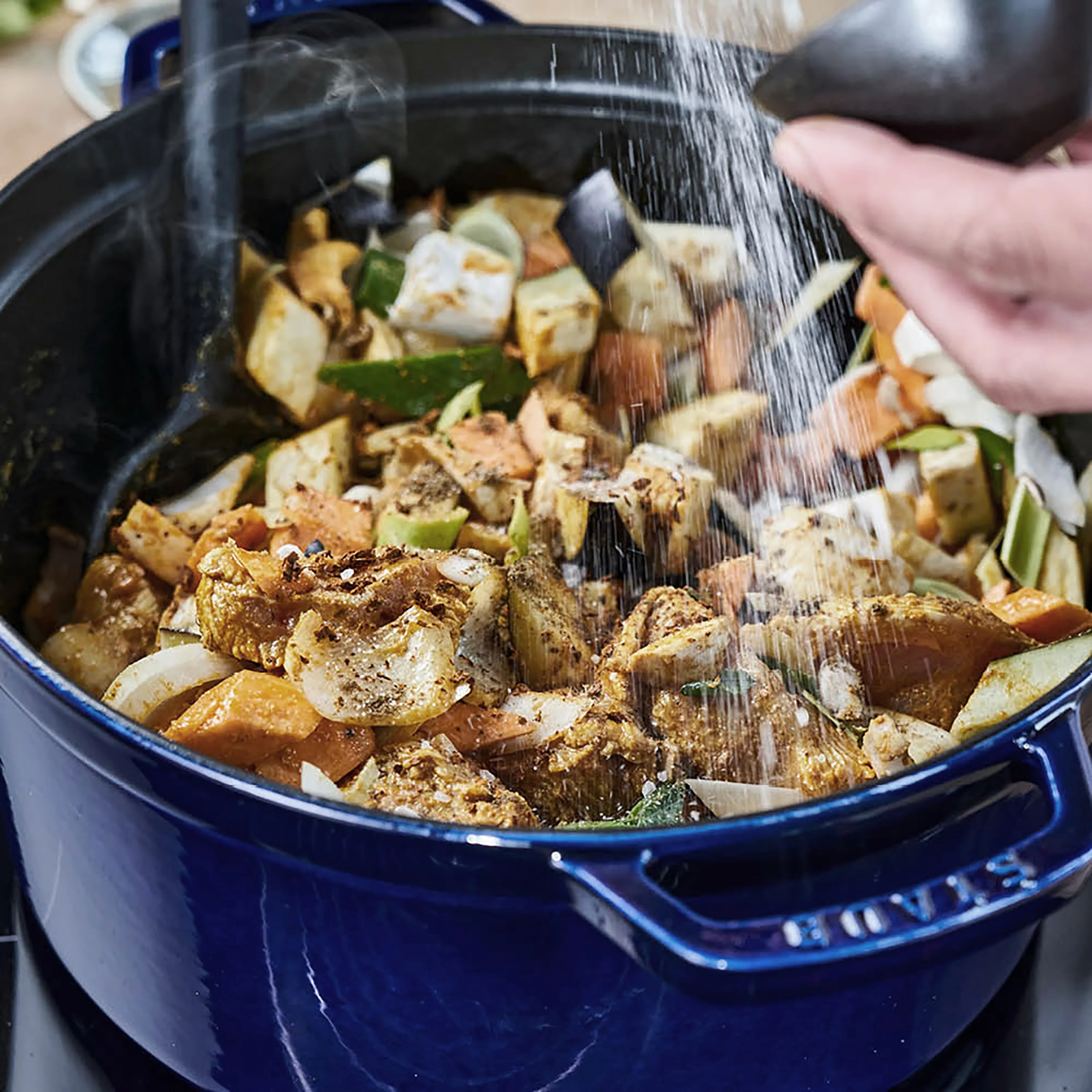 Staub 5.5-quart Sapphire Blue Round Dutch Oven - Image 6