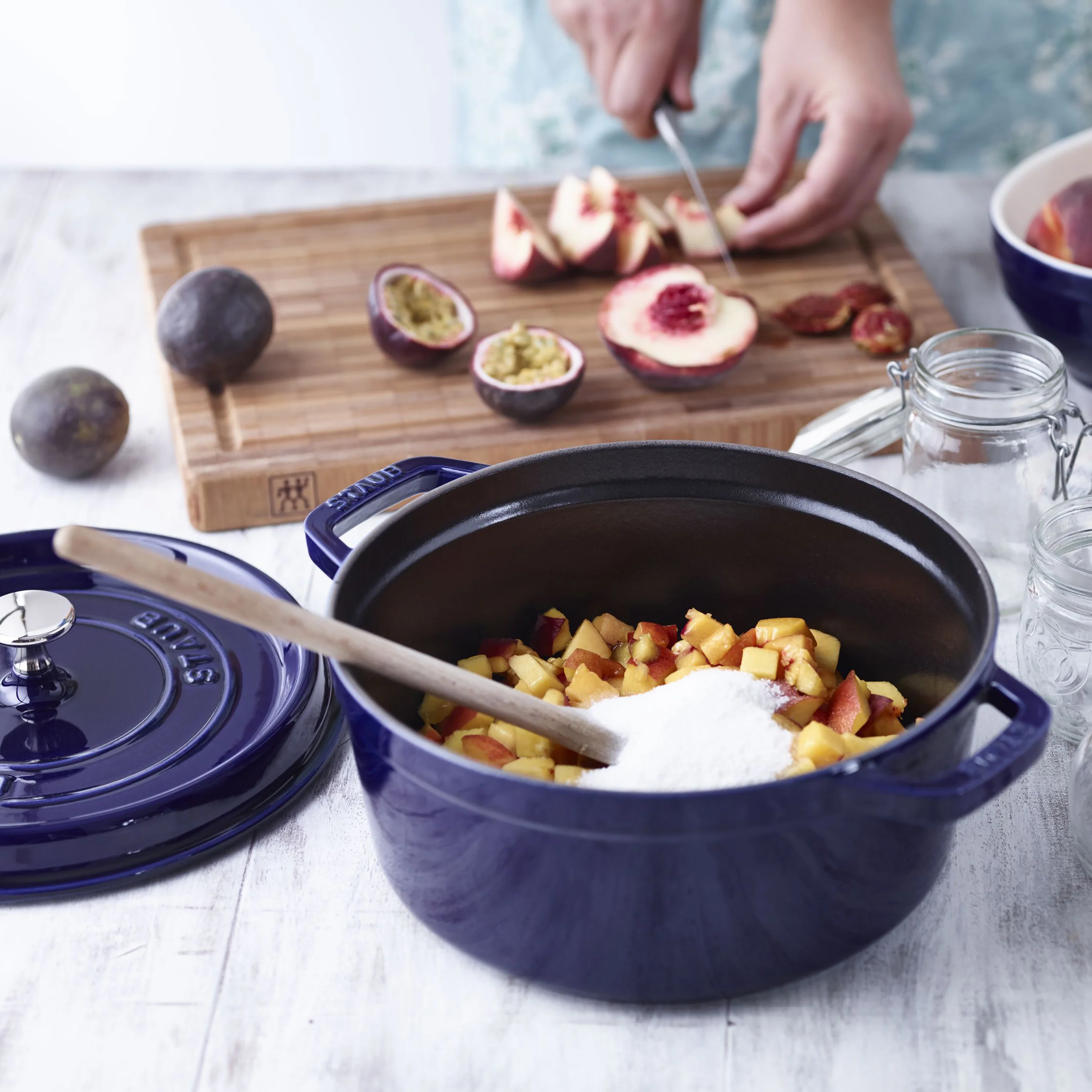 Staub 5.5-quart Sapphire Blue Round Dutch Oven - Image 7