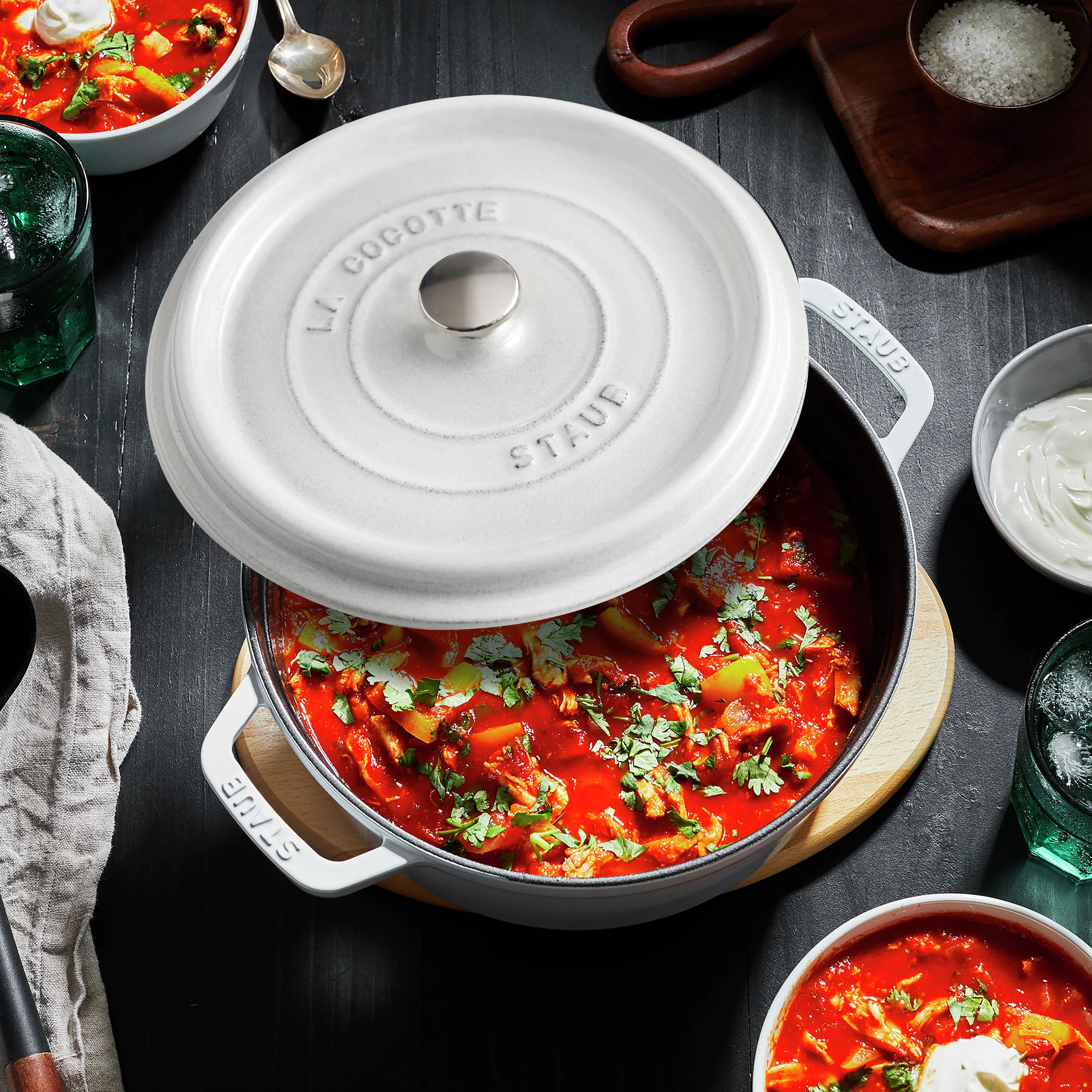Staub 7-quart White Round Dutch Oven - Image 3