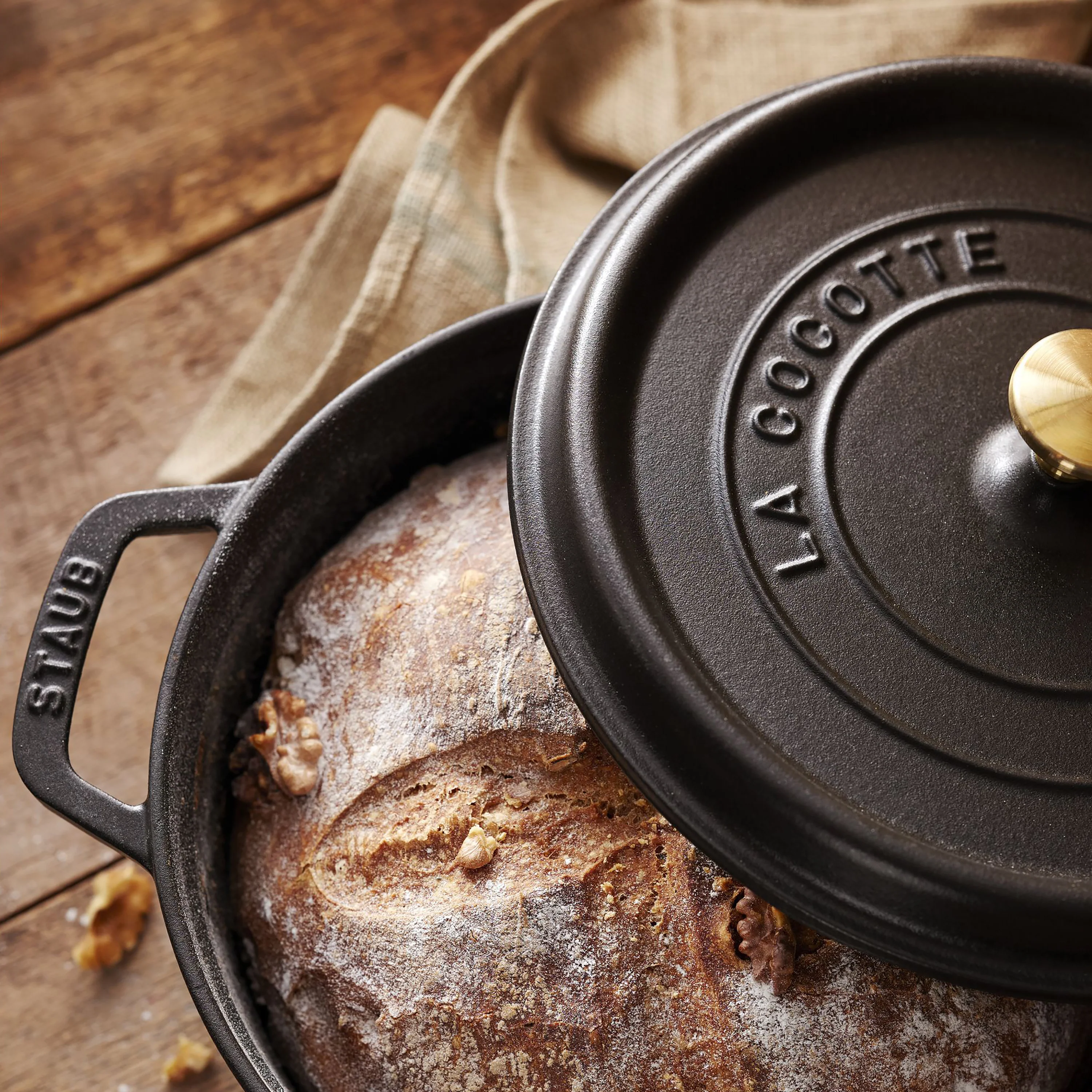 Staub 9-quart Matte Black Round Dutch Oven - Image 3