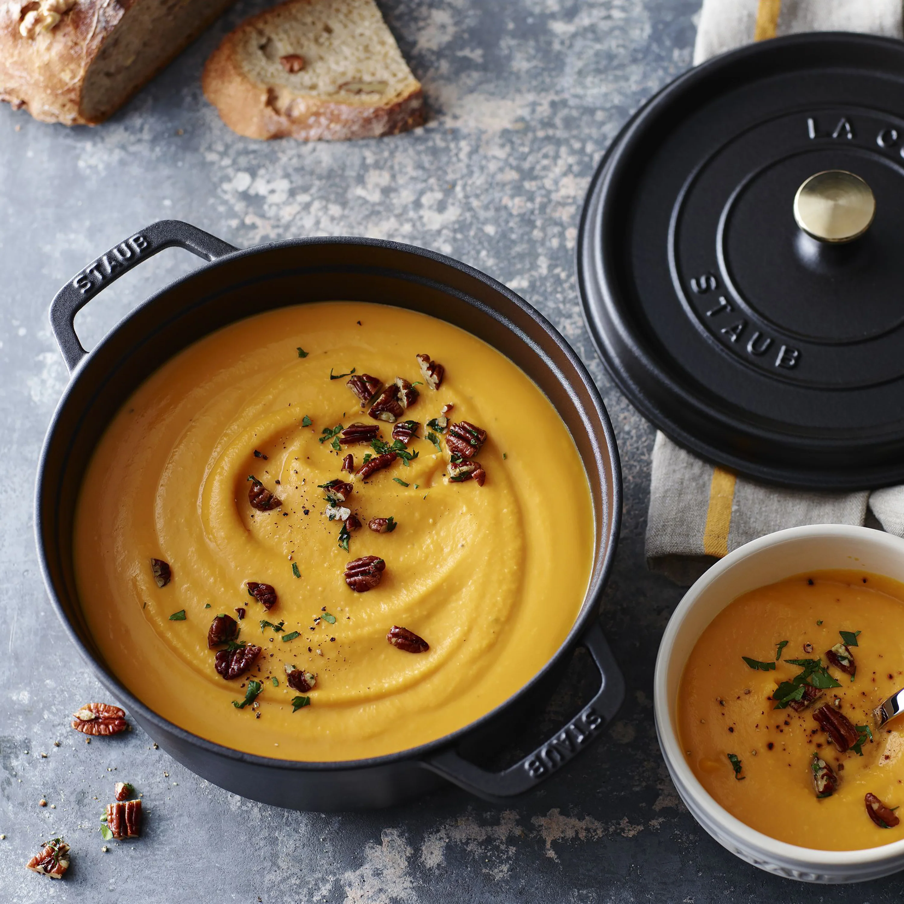 Staub 2.75-quart Matte Black Round Dutch Oven - Image 2