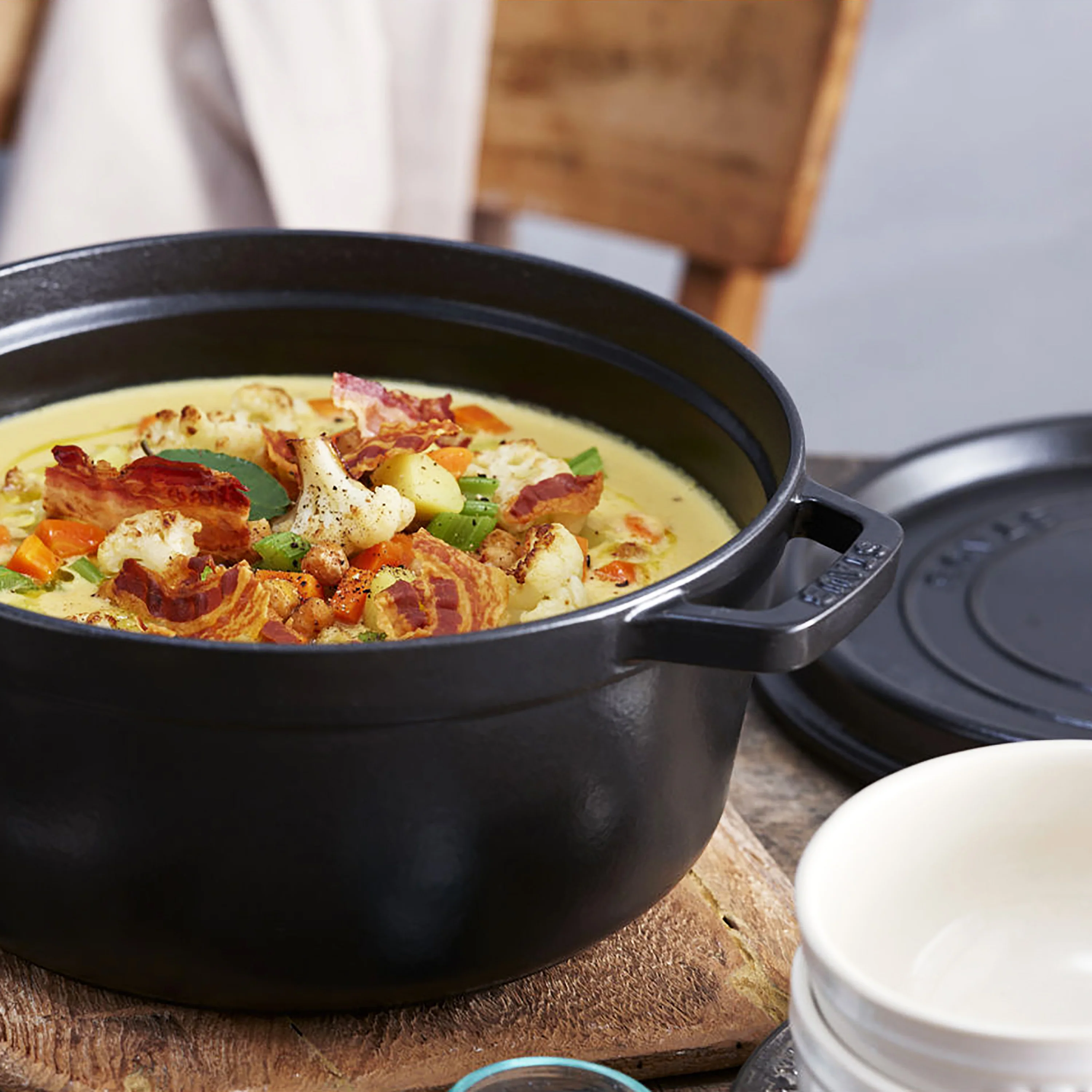Staub 2.75-quart Matte Black Round Dutch Oven - Image 5