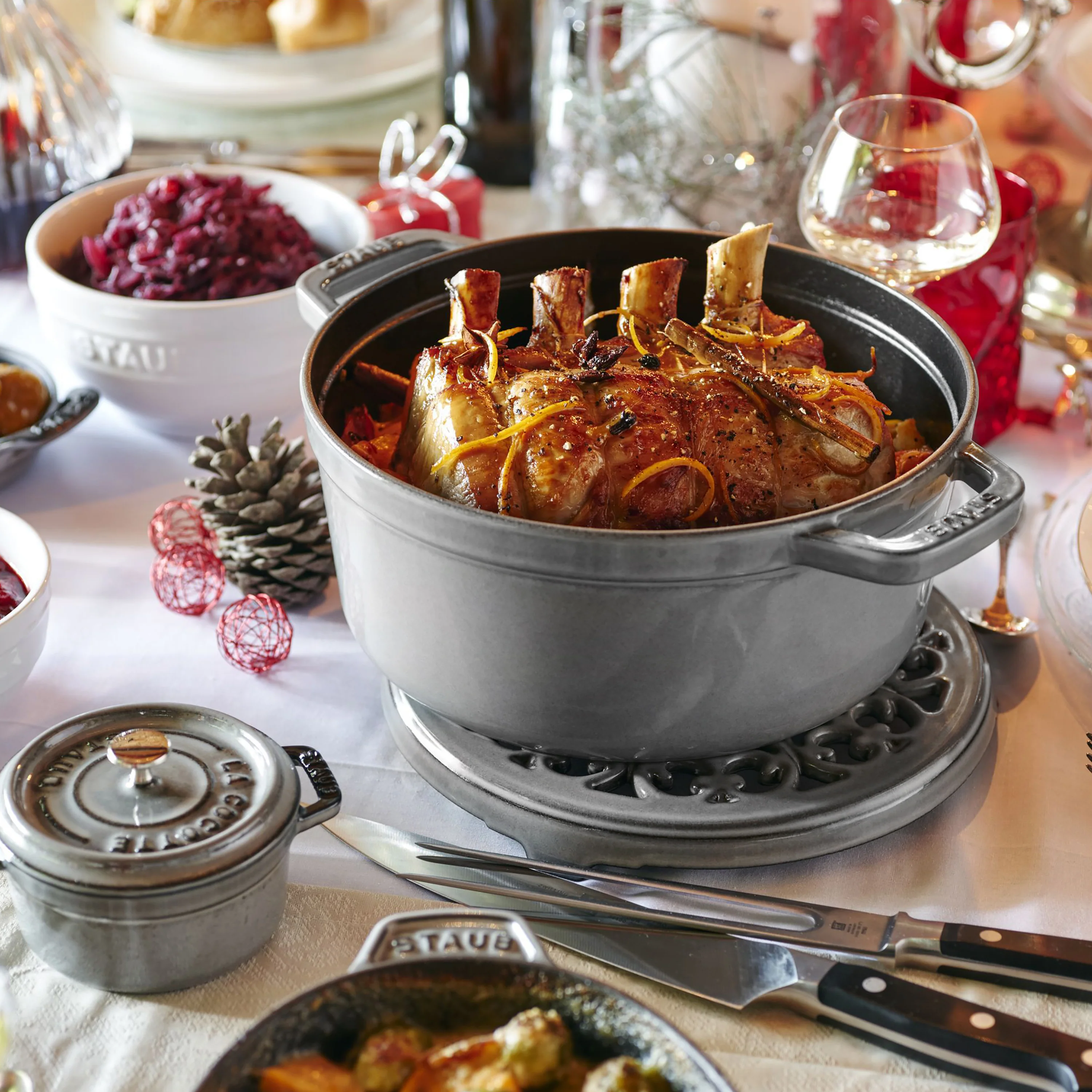 Staub 13.25-quart Graphite Gray Round Dutch Oven - Image 3