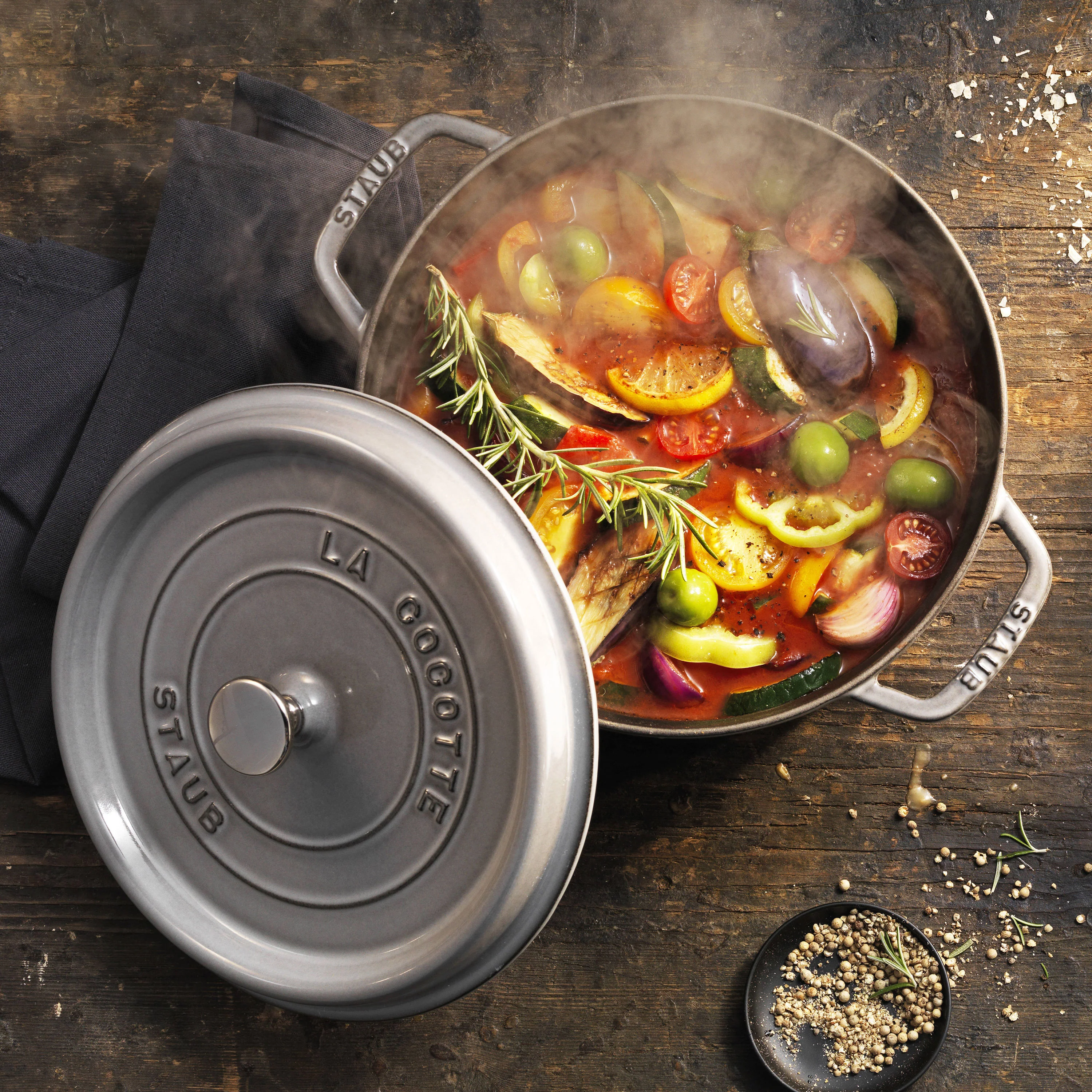 Staub 13.25-quart Graphite Gray Round Dutch Oven - Image 5