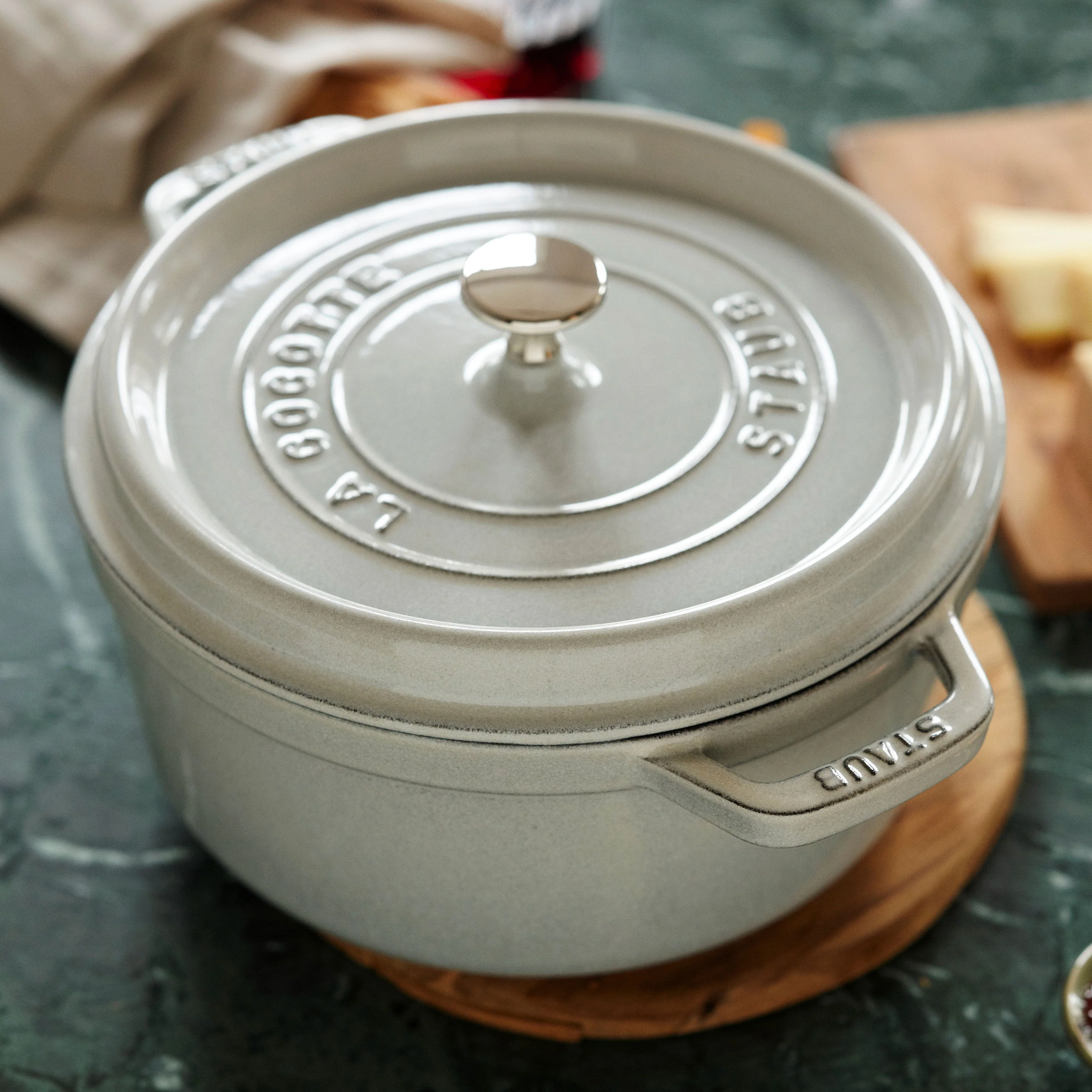 Staub 5.5-quart White Truffle Round Dutch Oven - Image 5