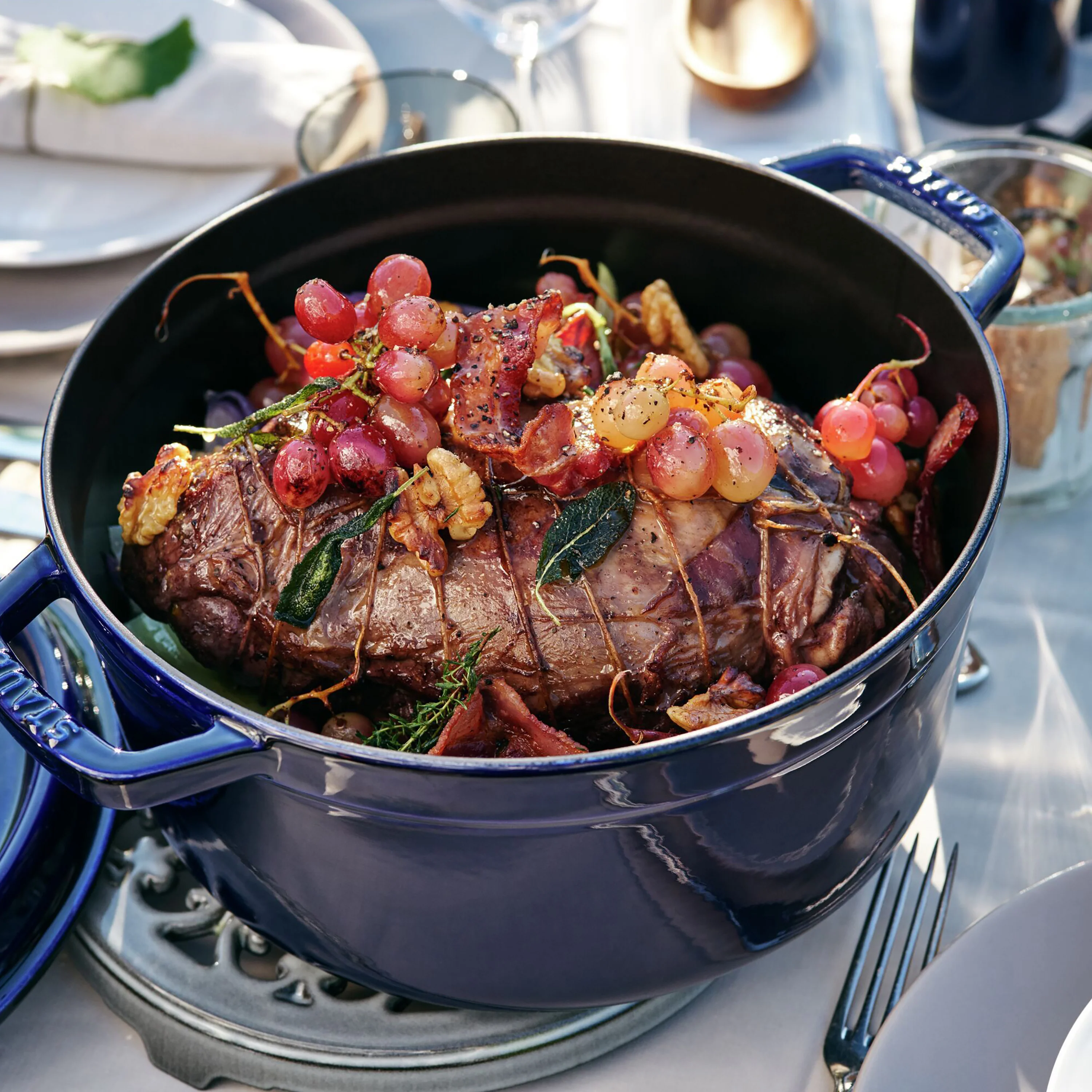 Staub 4-quart Sapphire Blue Round Dutch Oven - Image 4