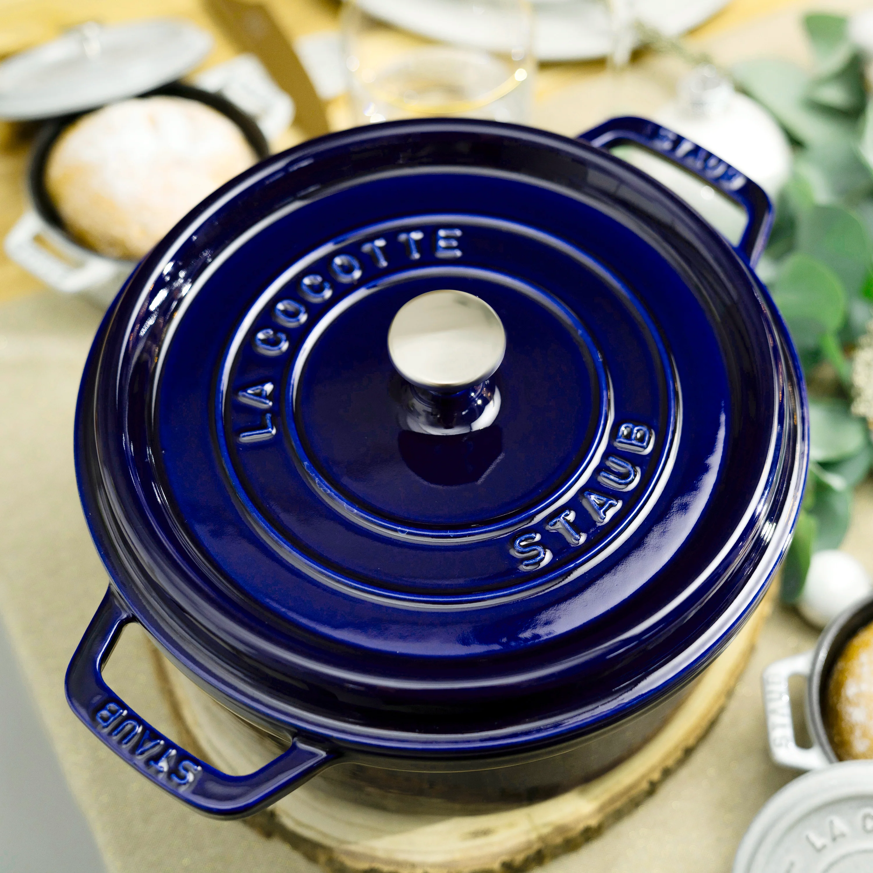 Staub 4-quart Sapphire Blue Round Dutch Oven - Image 7