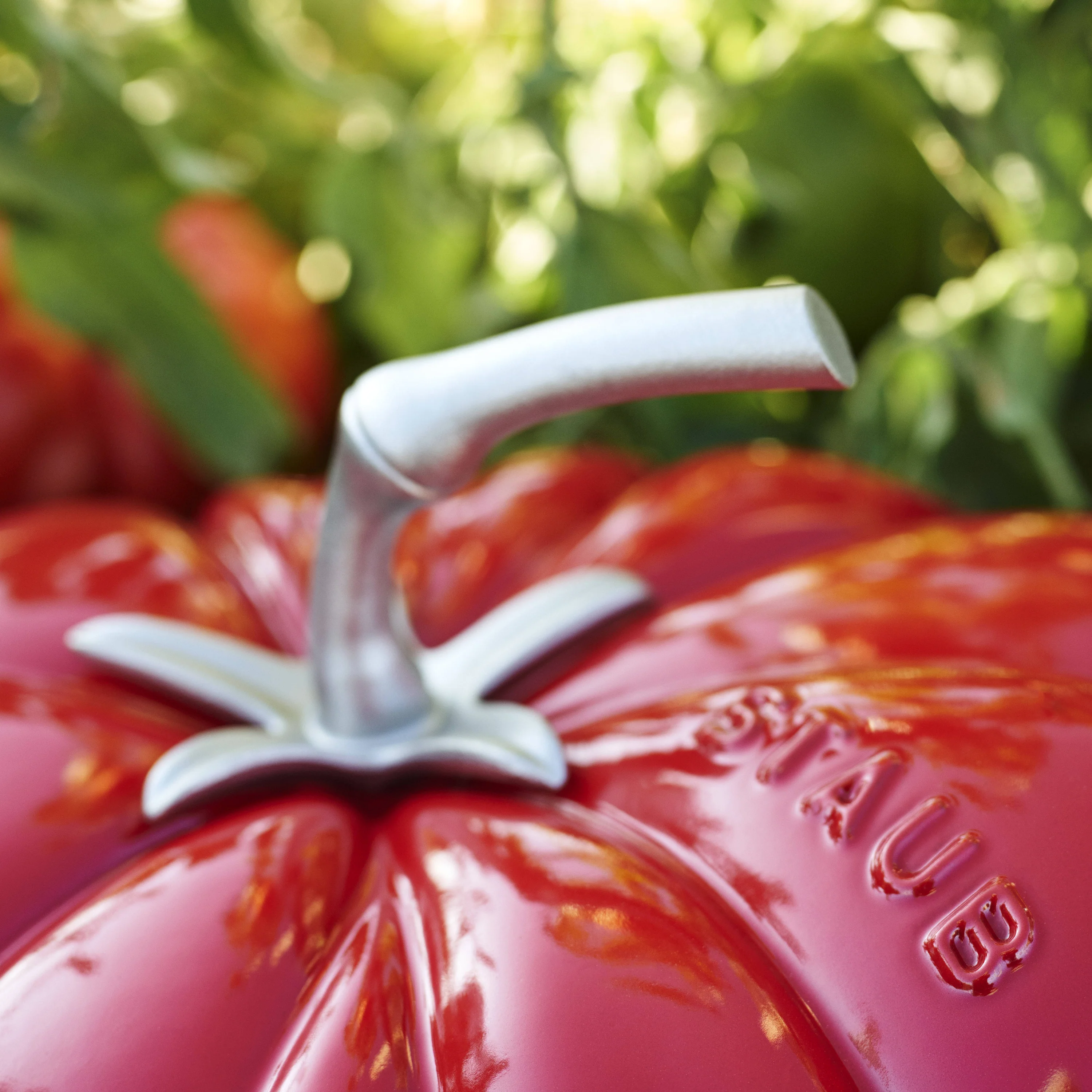 Staub 3-quart Cherry Red Cast Iron Tomato Cocotte - Image 4