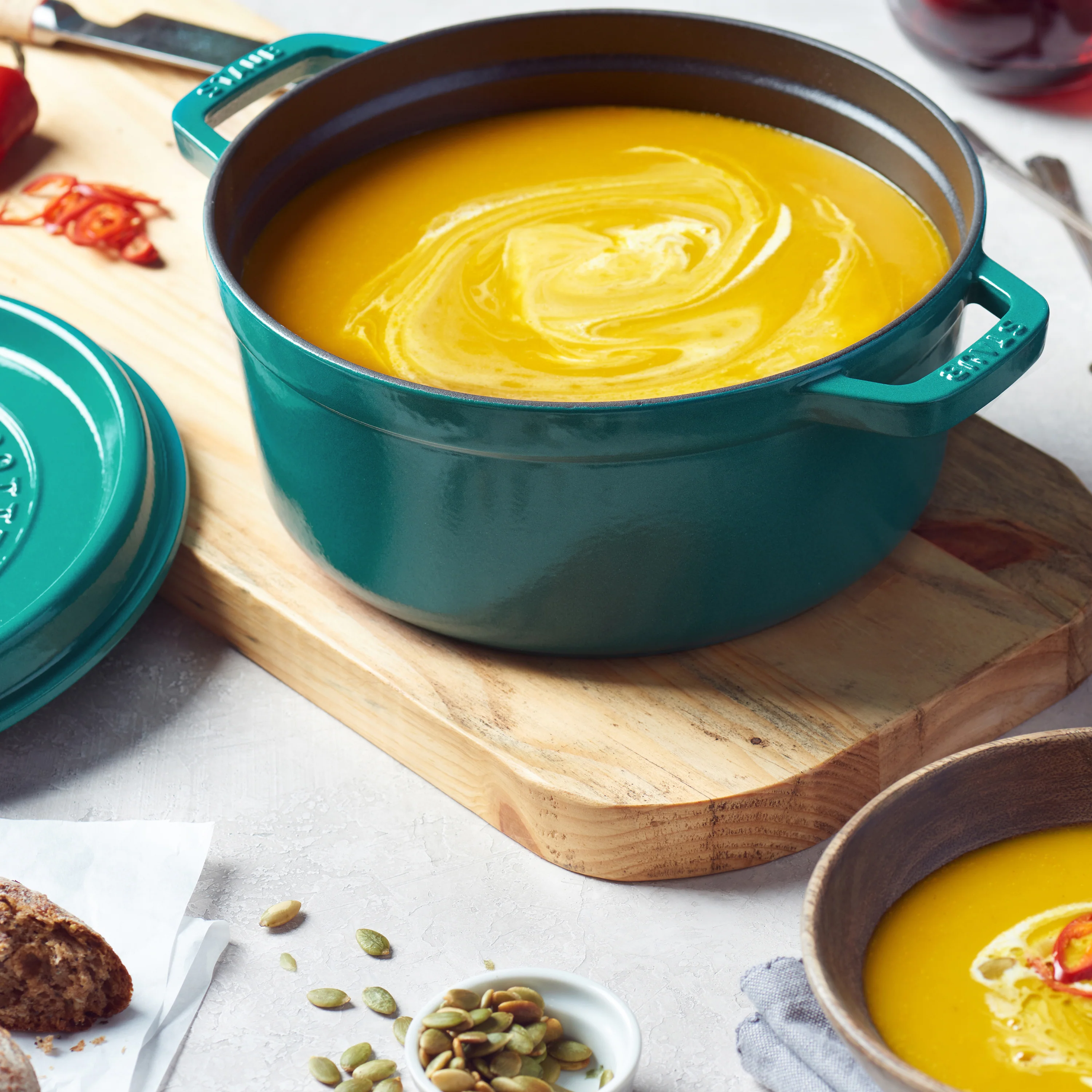 Staub 4-quart Turquoise Round Dutch Oven - Image 6
