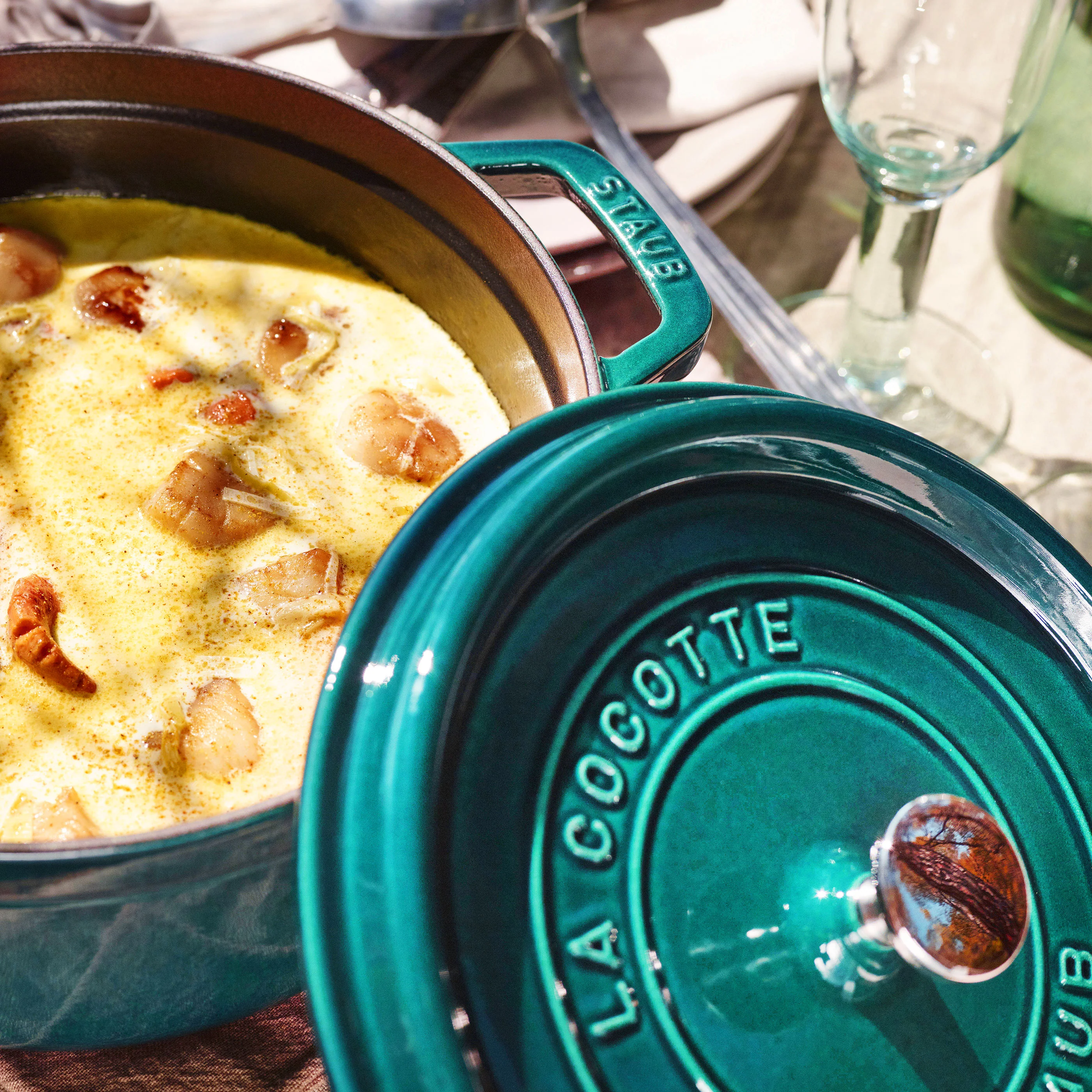 Staub 4-quart Turquoise Round Dutch Oven - Image 4
