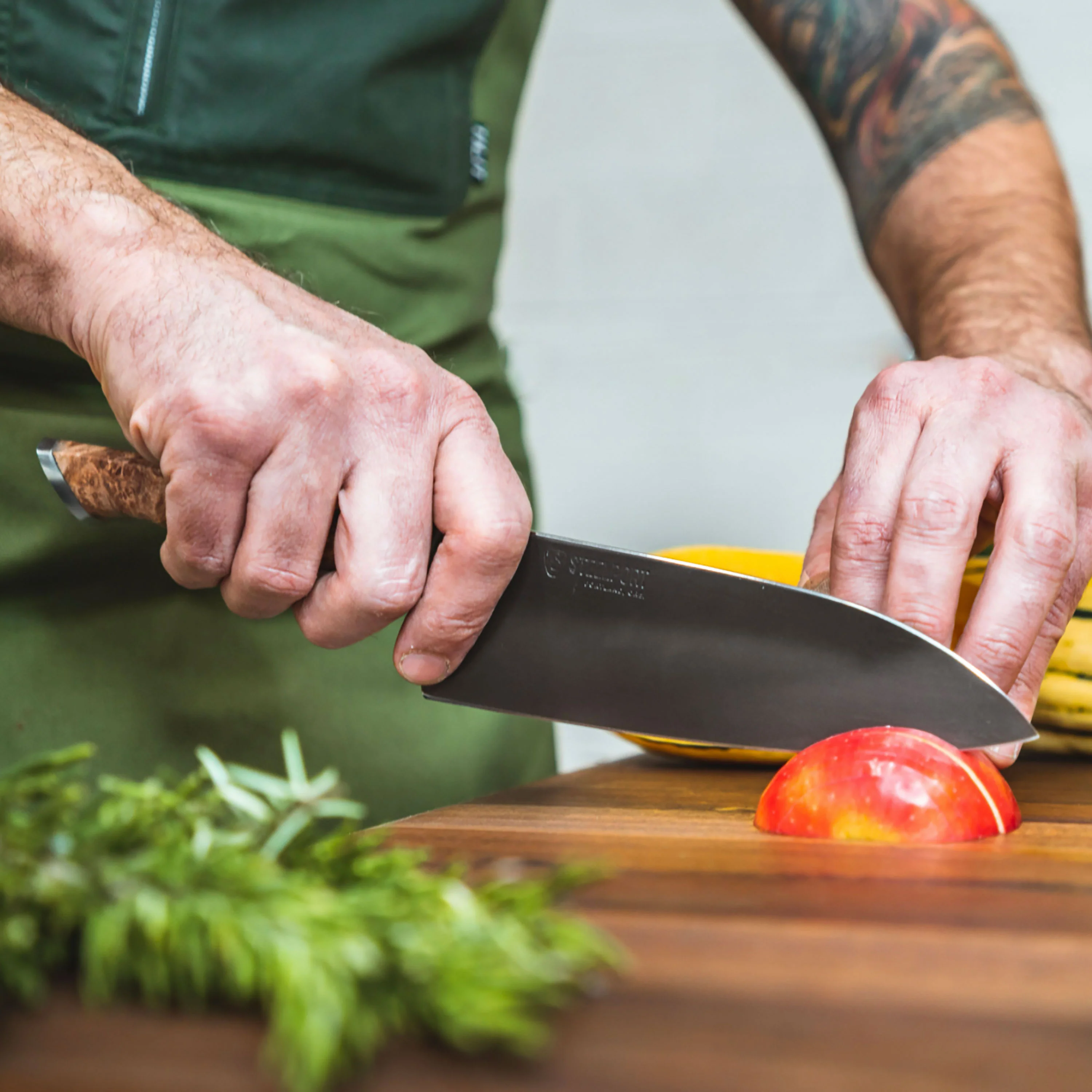 Steelport Carbon Steel 6" Chef's Knife with Oregon Maple Magnetic Sheath - Image 3
