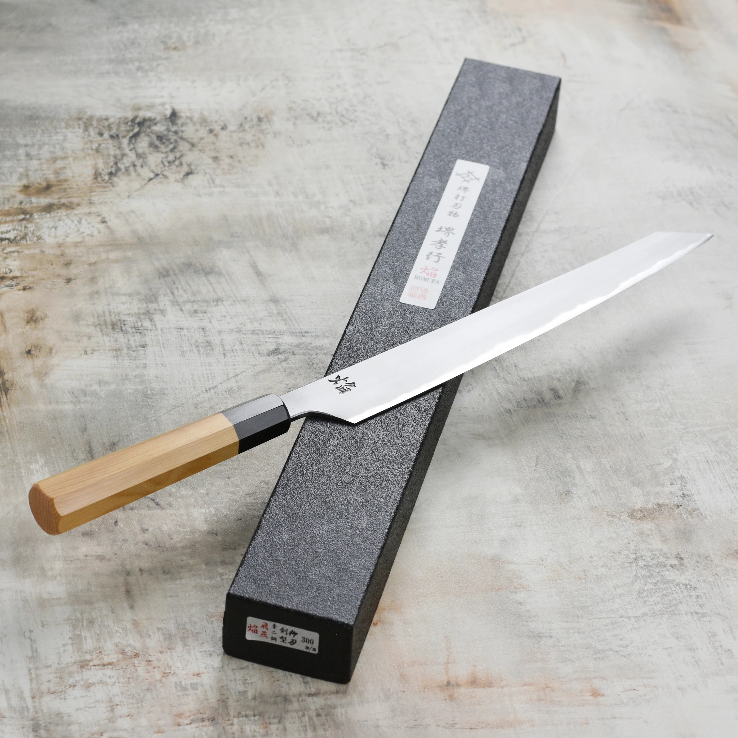 Takayuki x Itsuo Doi Homura Aogami #2 11.8" Kengata Yanagiba with Saya - Image 3