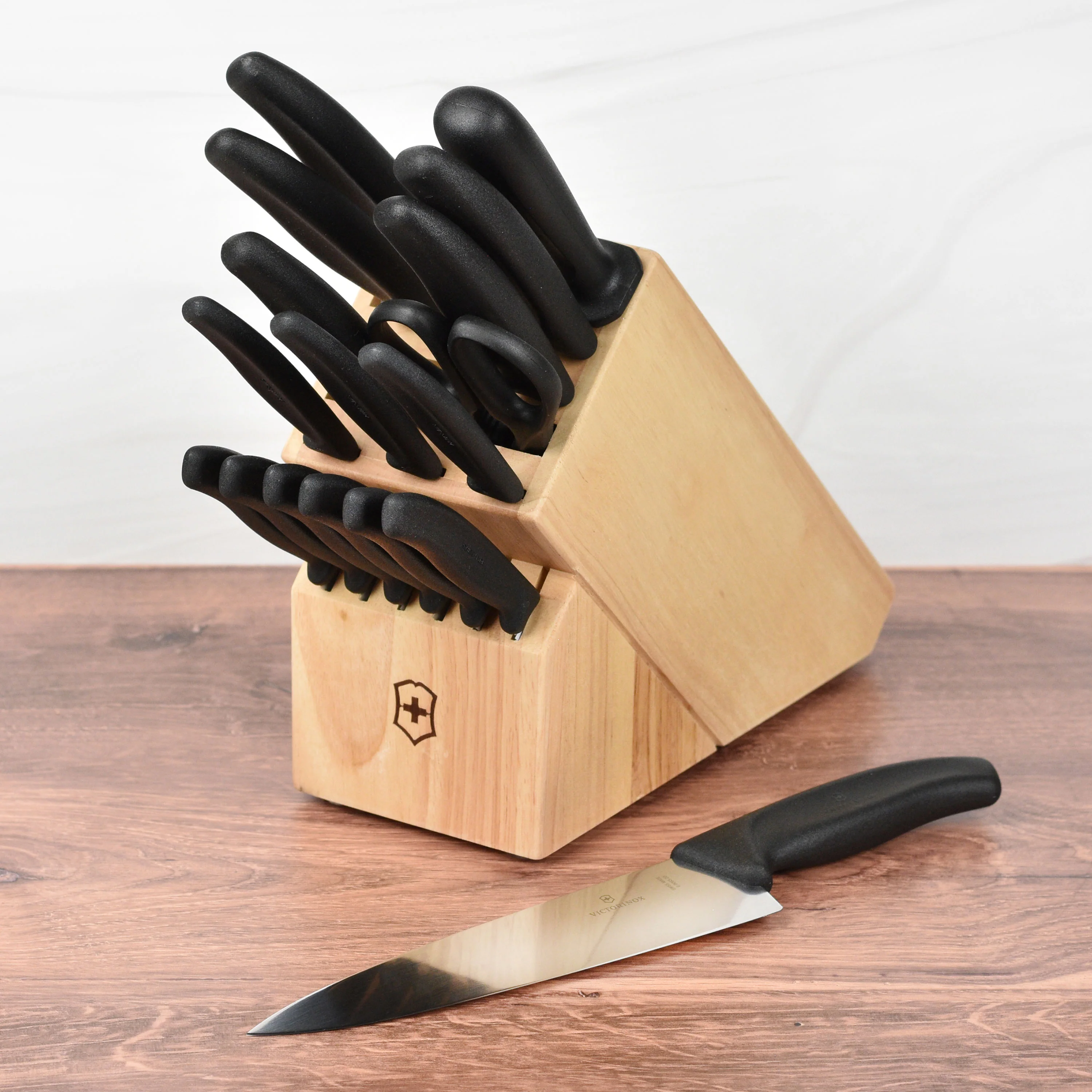 Victorinox Swiss Classic 18 Piece Knife Block Set - Image 3