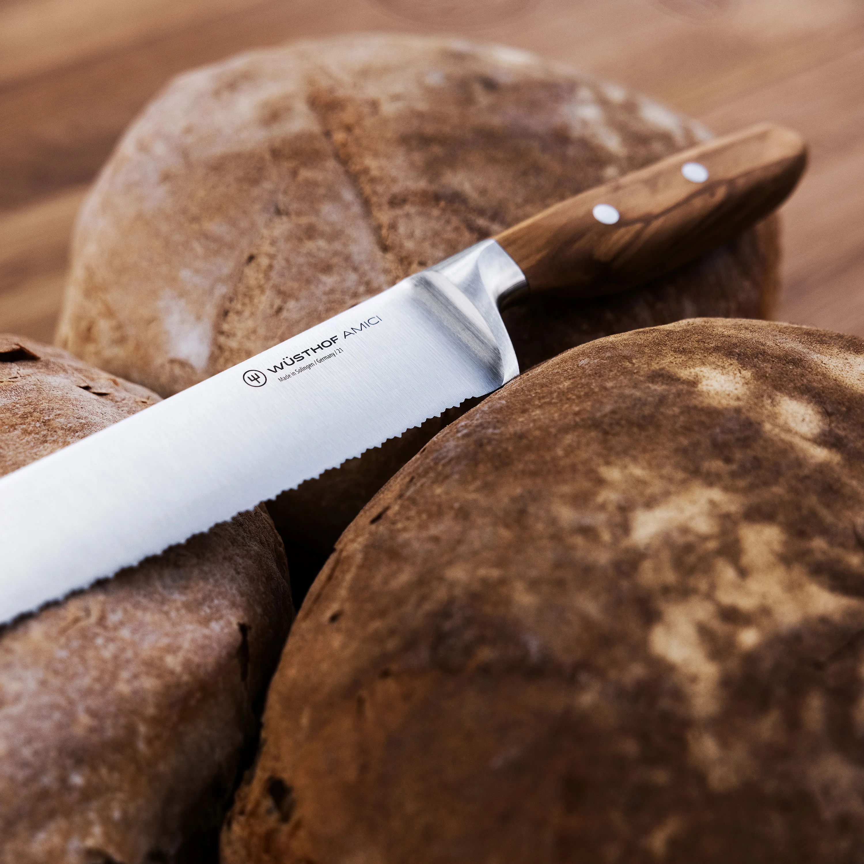 Wusthof Amici 9" Double Serrated Bread Knife - Image 5