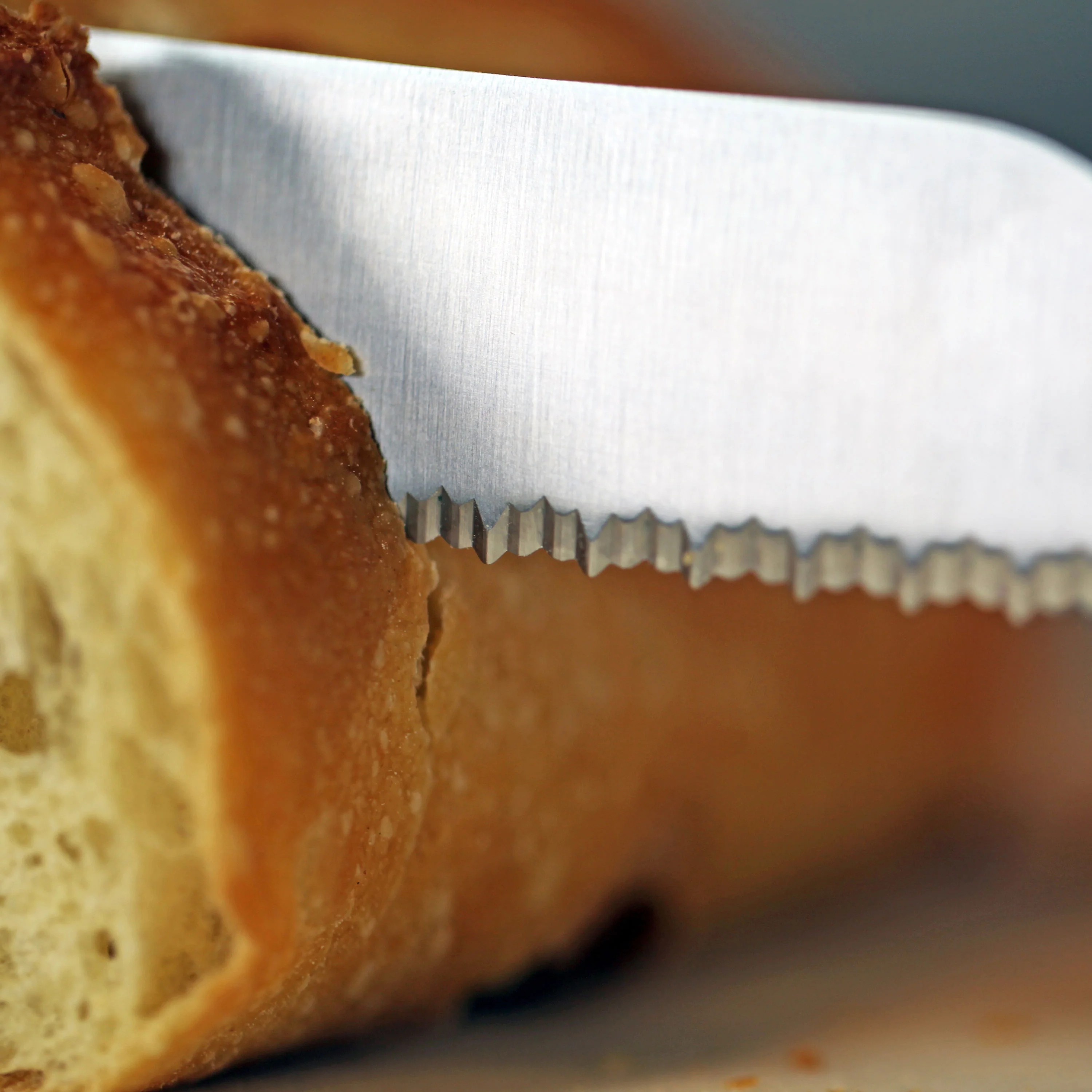 Wusthof Classic 9" Double Serrated Bread Knife - Image 8