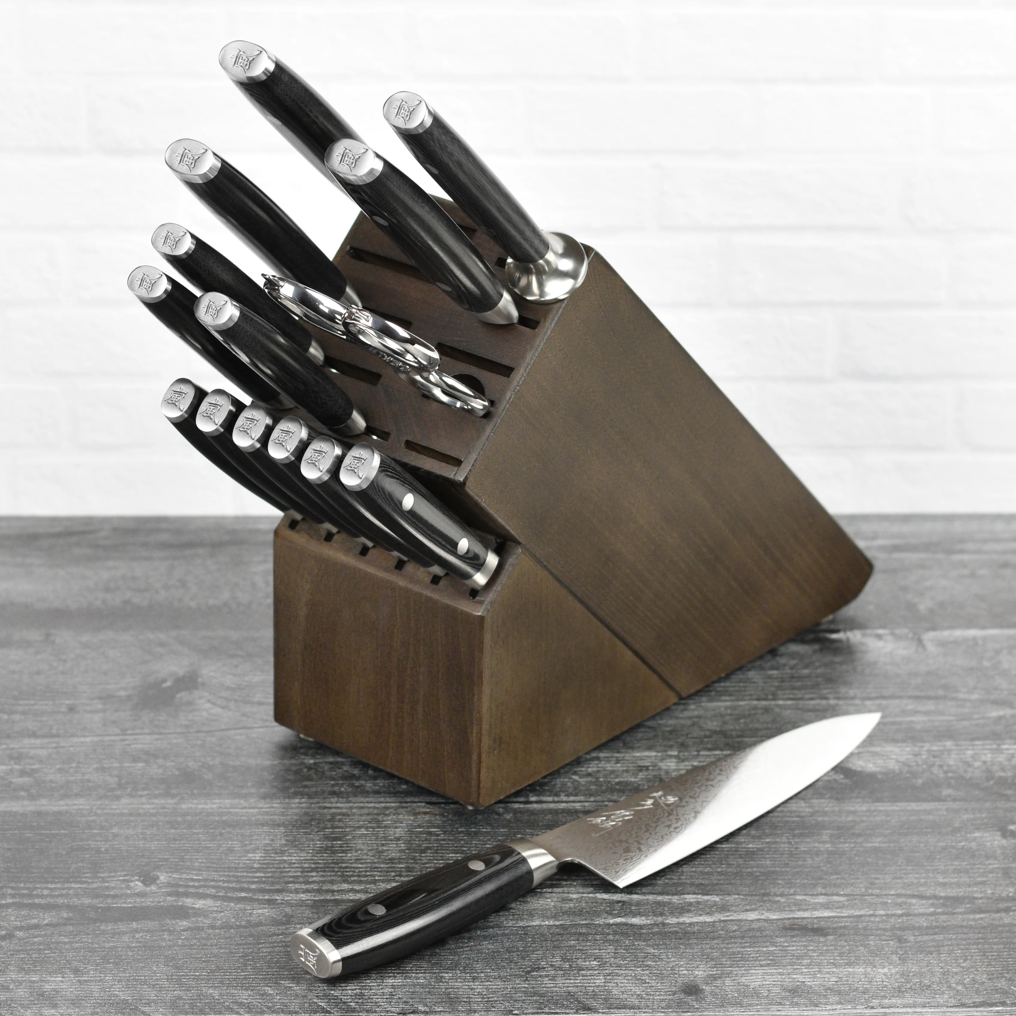 Yaxell Ran Plus 16 Piece Dark Ash Knife Block Set - Image 4
