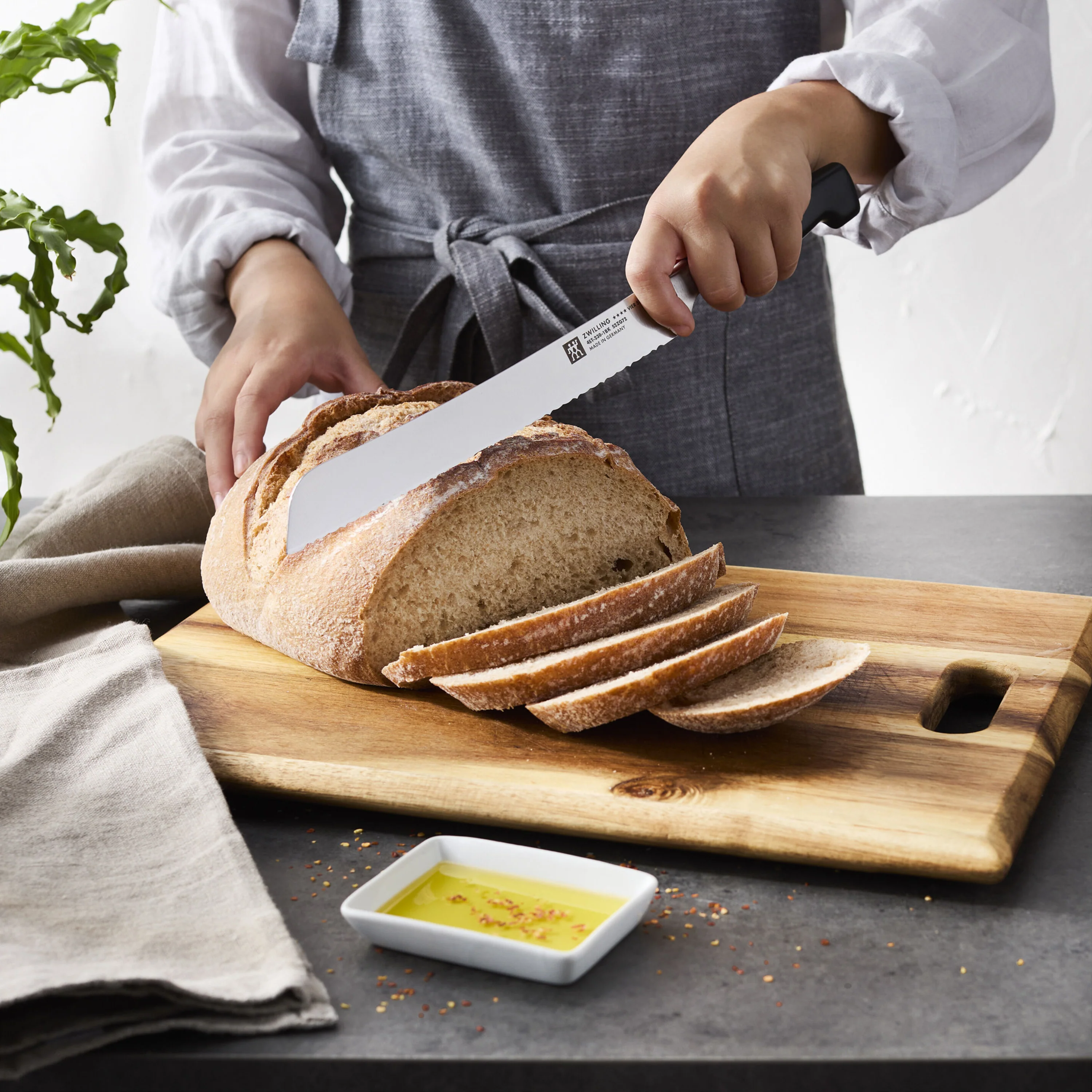 Zwilling Four Star 9" Country Bread Knife - Image 2