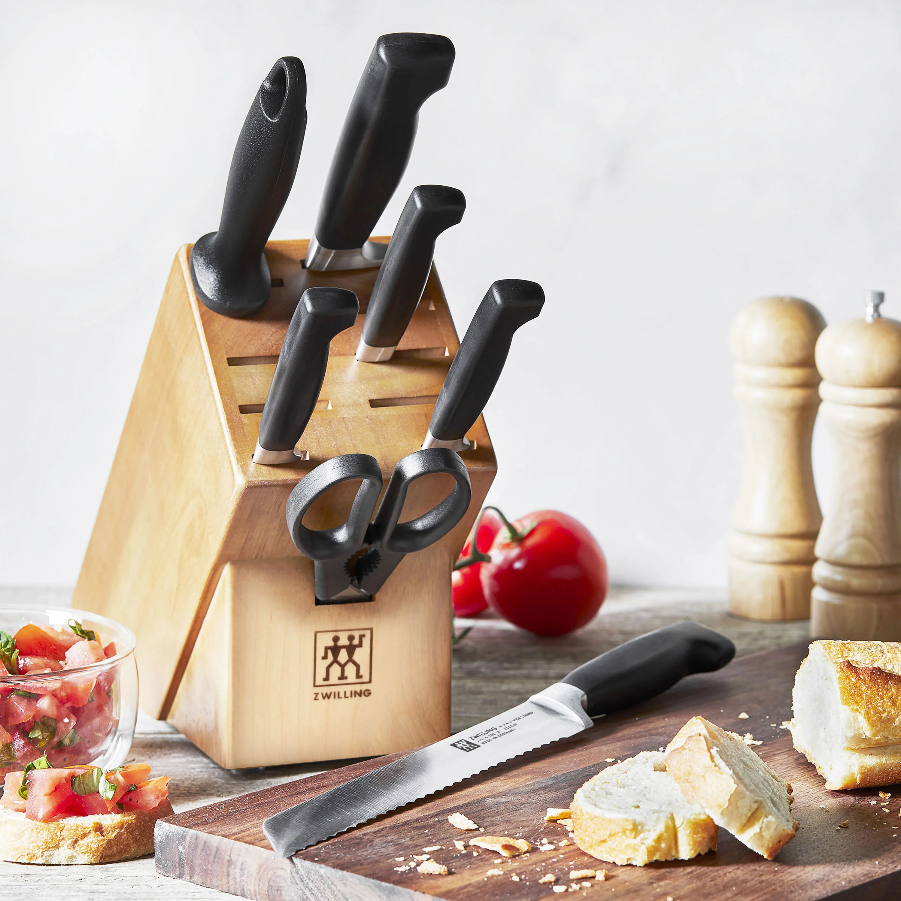 Zwilling Four Star 10" Flexible Slicing Knife - Image 6