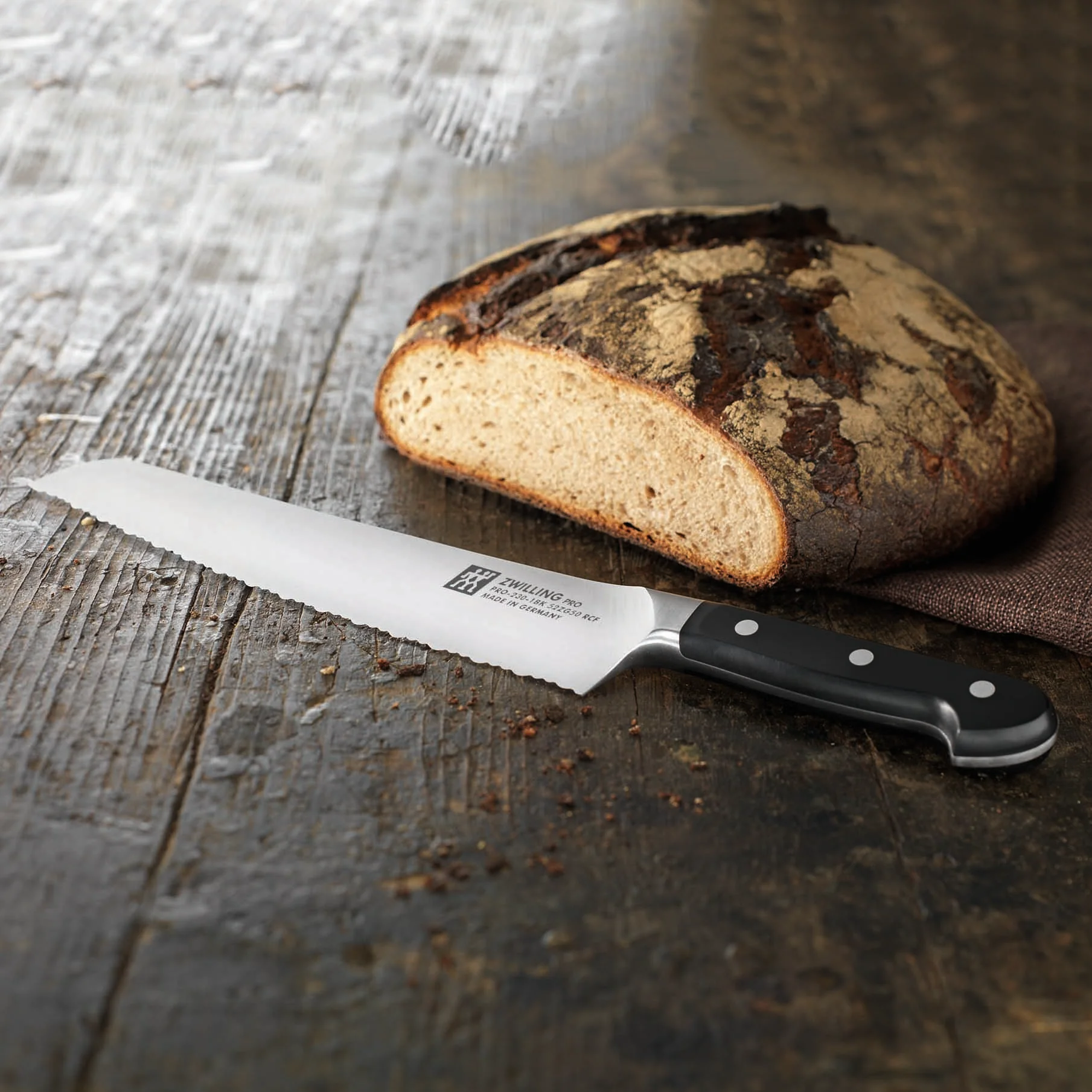 Zwilling Pro 9" Bread Knife with Z15 Serration - Image 3