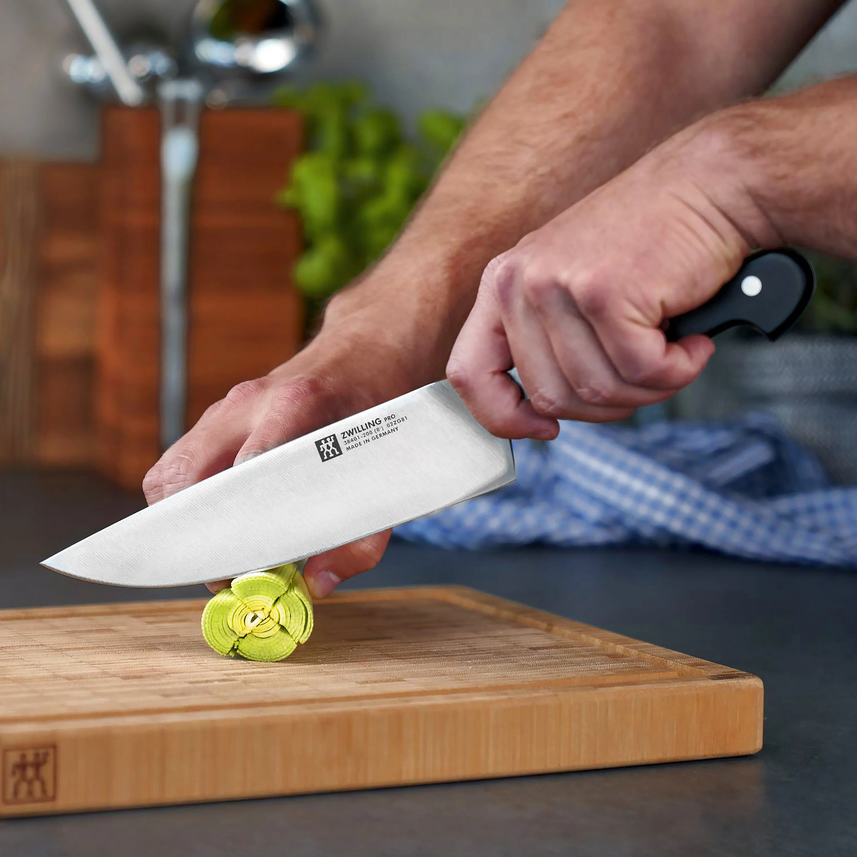 Zwilling Pro 7 Piece Acacia Knife Block Set with Bonus Sharpener - Image 9