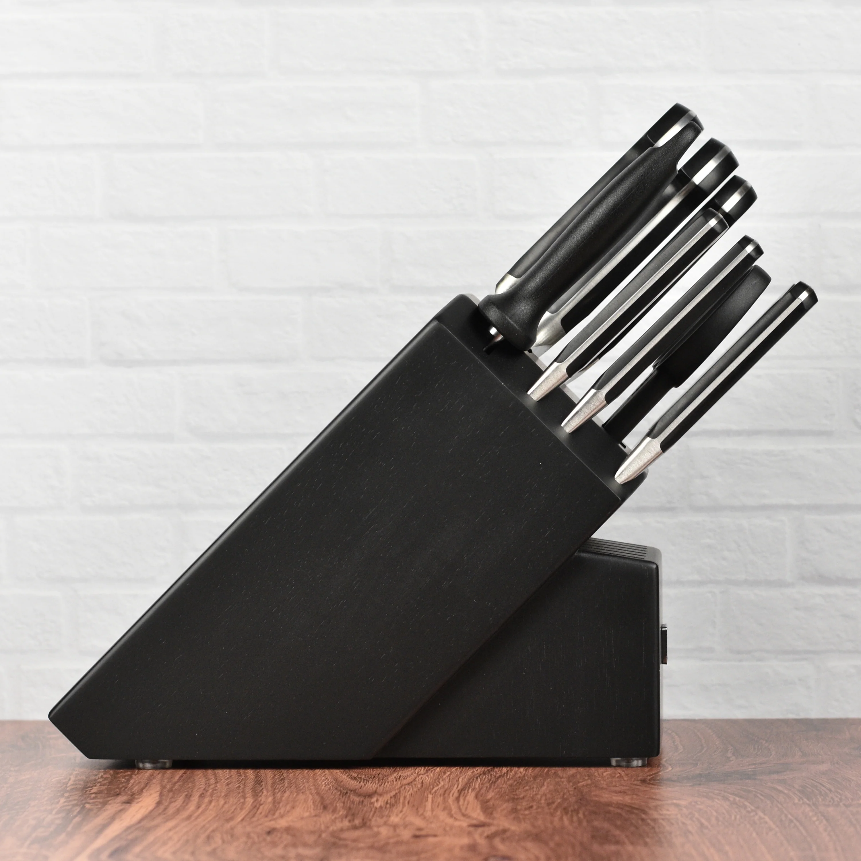 Zwilling Pro 5.5" Serrated Prep Knife - Image 6