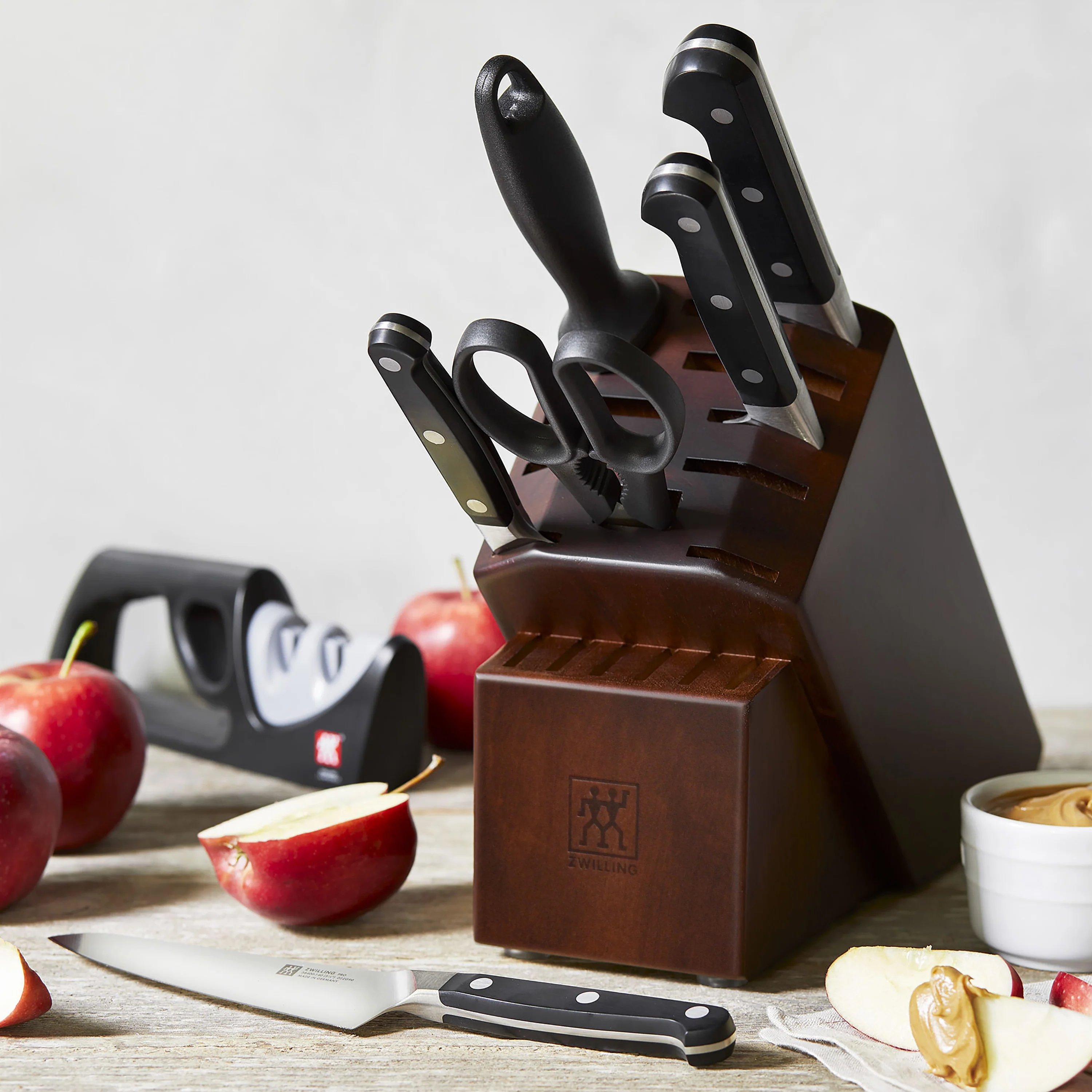 Zwilling Pro 8" Traditional Chef's Knife - Image 7