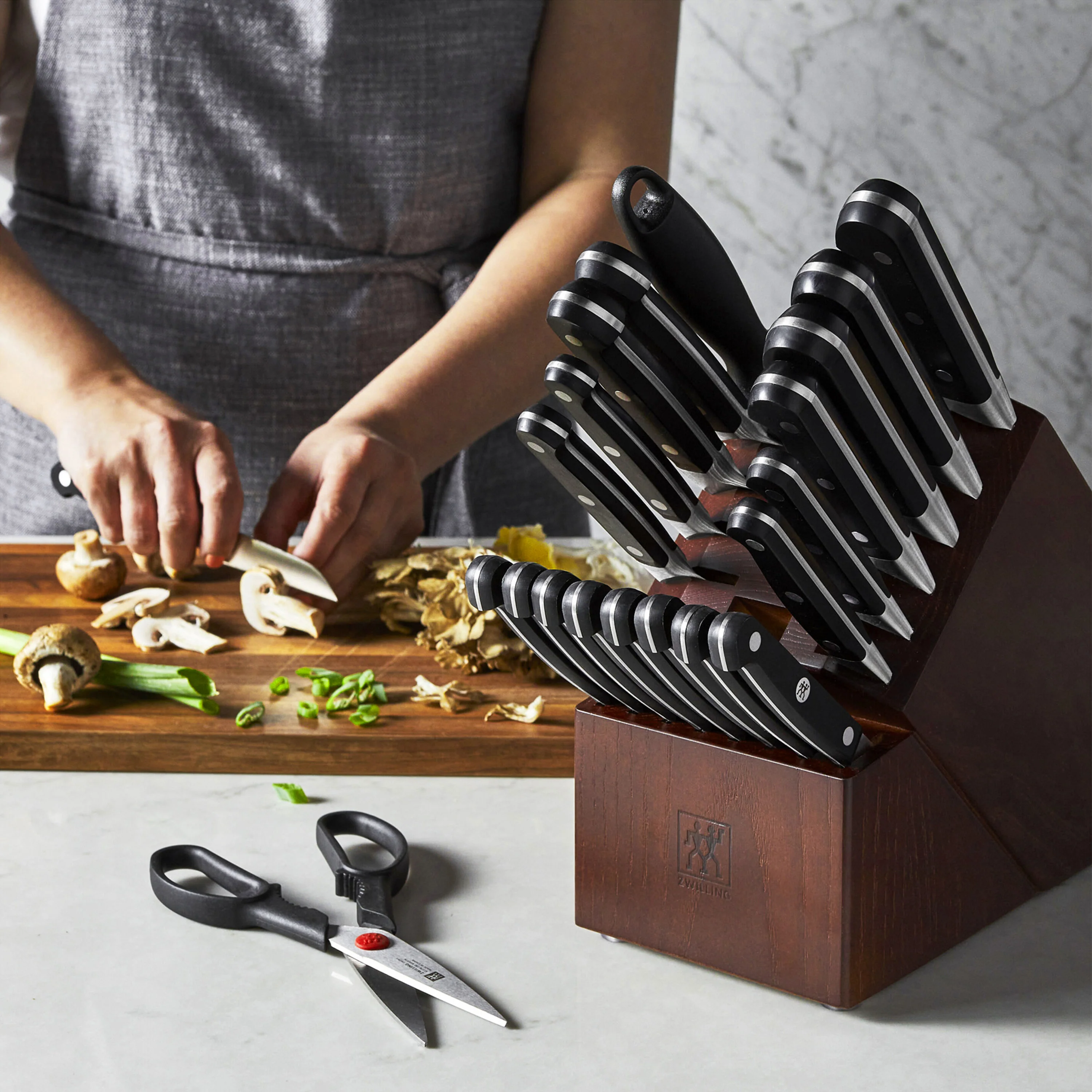 Zwilling Pro 21 Slot Walnut Knife Block - Image 4