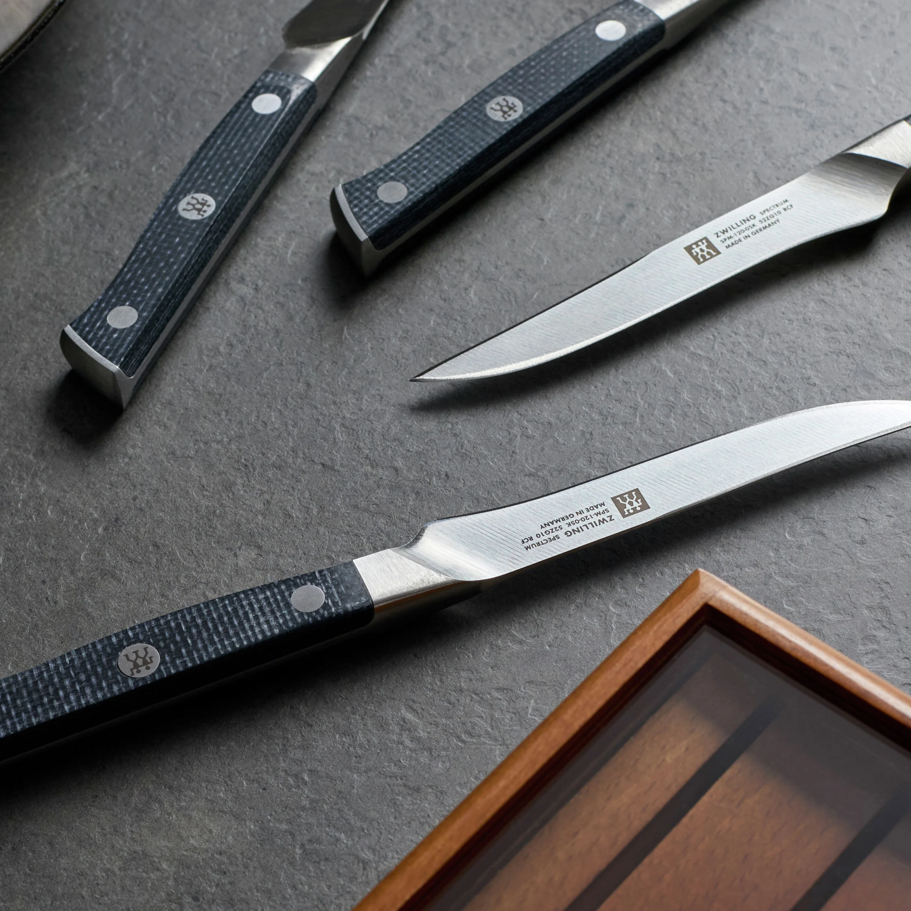 Zwilling Spectrum 4 Piece Steak Knife Set with Wooden Case - Image 6