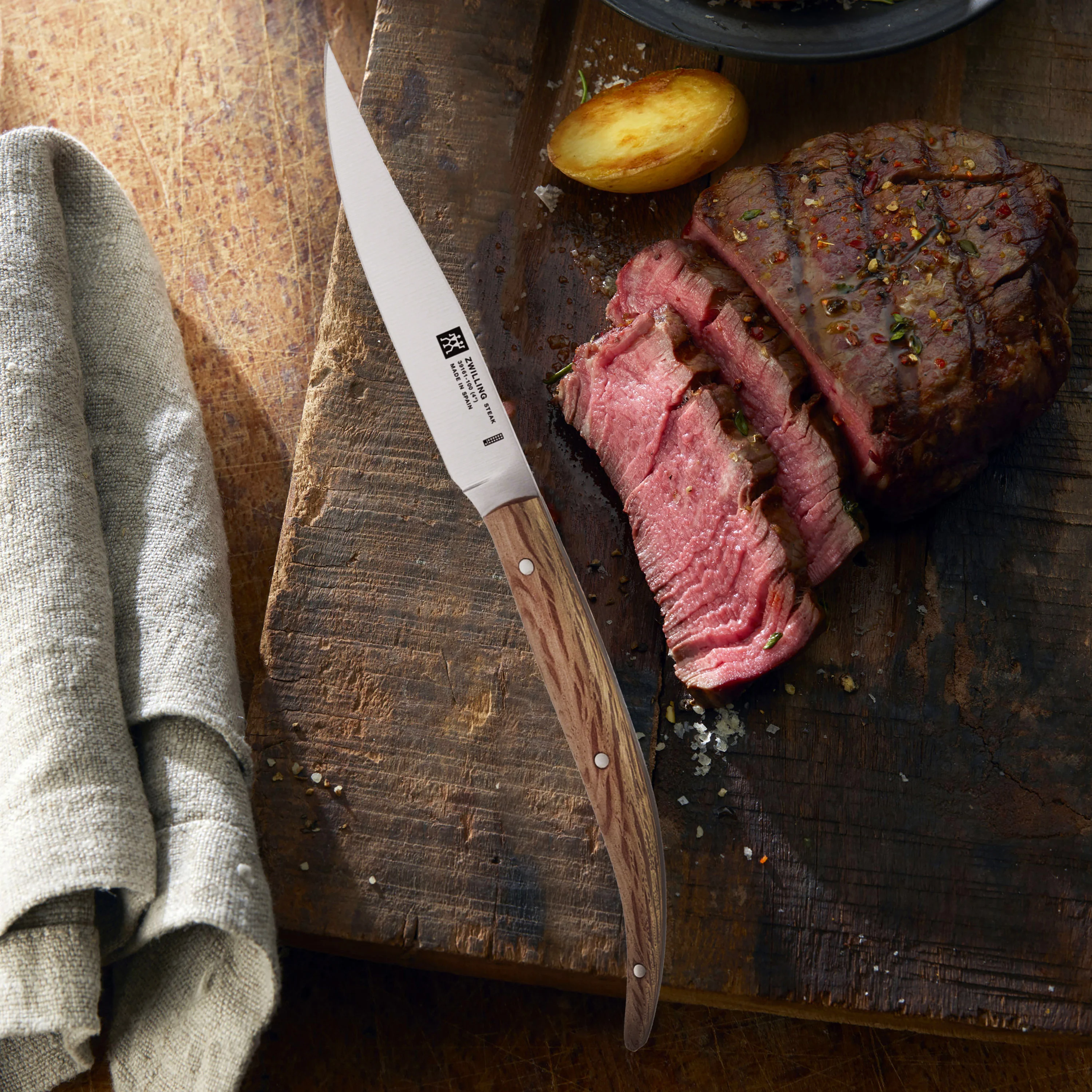 Zwilling 4 Piece Toro Steak Knife Set with Wood Gift Box - Image 5